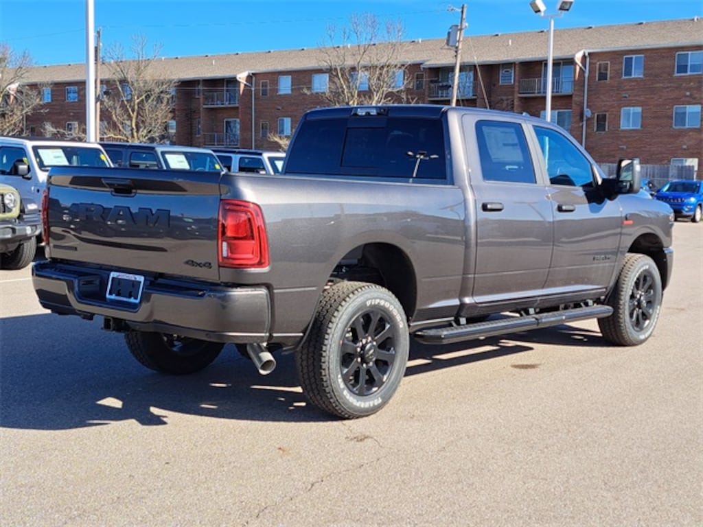 New 2026 Ram 2500 BIG HORN CREW CAB 4X4 6'4 BOX Pickup