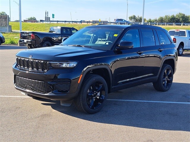 2025 Jeep Grand Cherokee Altitude photo 2