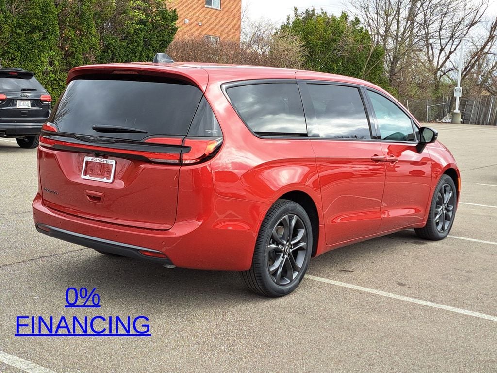 New 2026 Chrysler Pacifica Select FWD Passenger Van