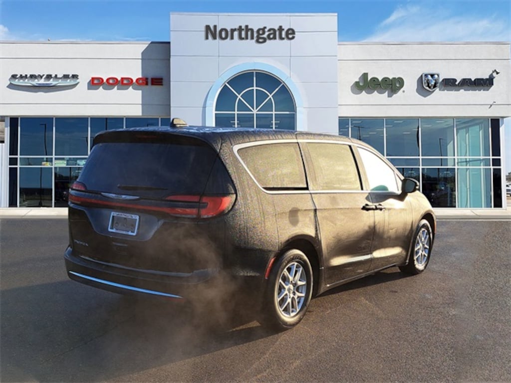 Used 2024 Chrysler Pacifica Touring L Minivan/Van