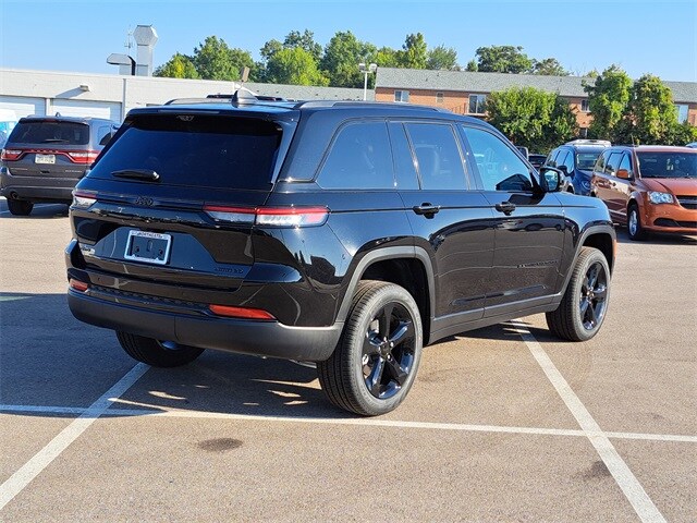 2025 Jeep Grand Cherokee Limited photo 4