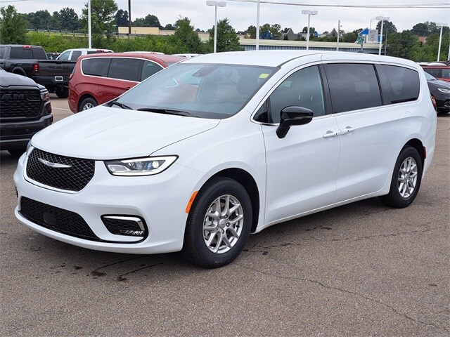 2026 Chrysler Pacifica photo 2