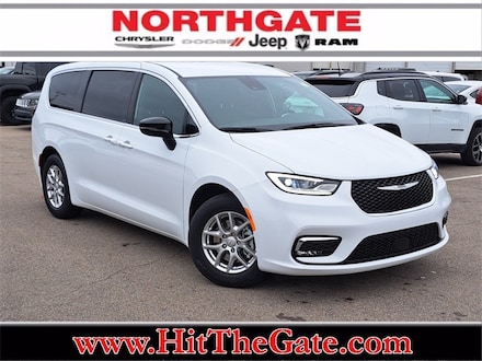 2026 Chrysler Pacifica SELECT Passenger Van