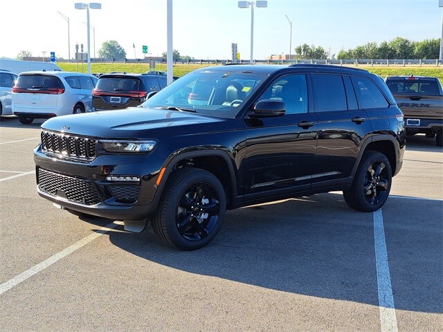 2025 Jeep Grand Cherokee Limited photo 2