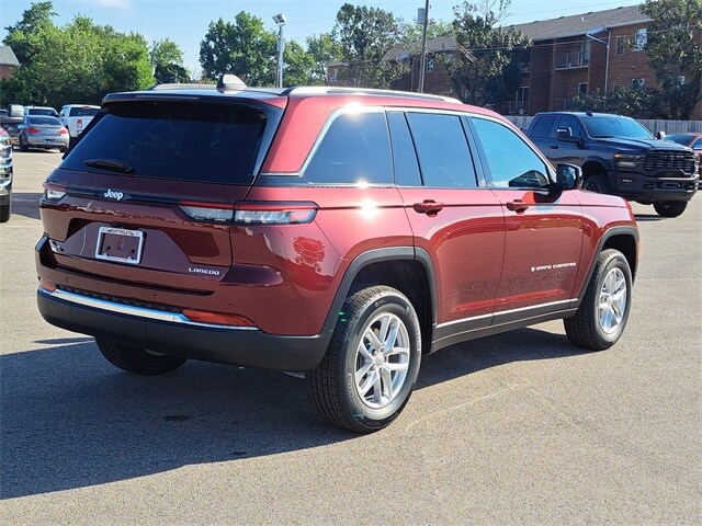 2025 Jeep Grand Cherokee Laredo photo 4