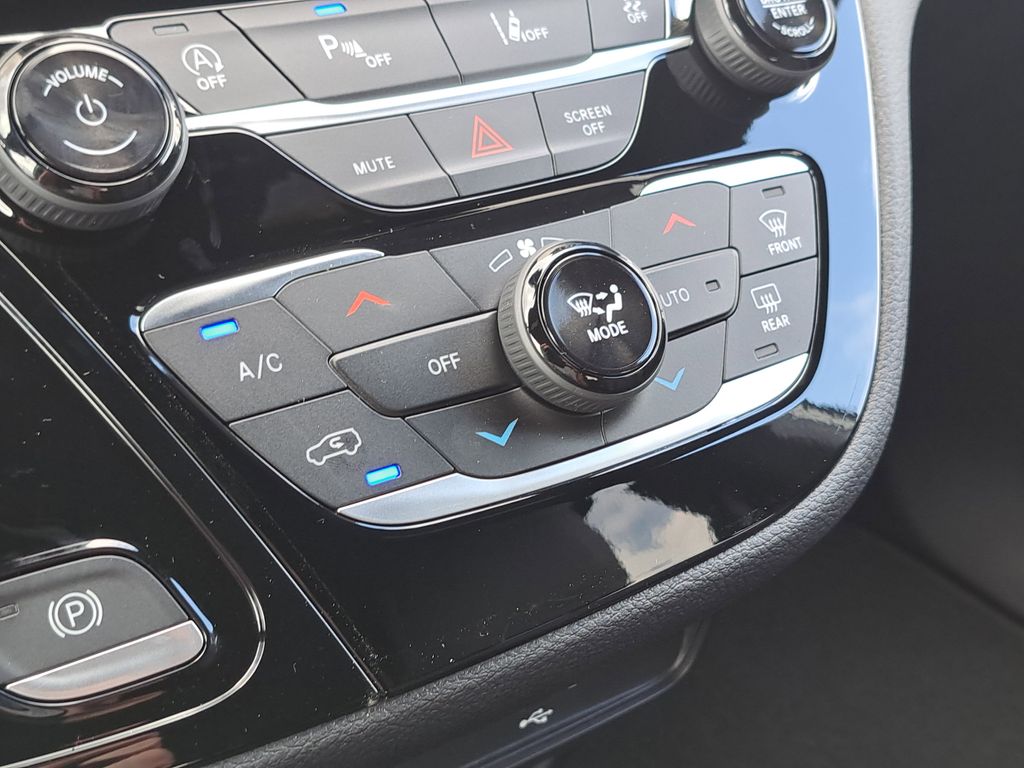 2026 Chrysler Pacifica Select - Photo 10