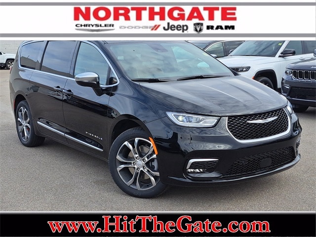 2026 Chrysler Pacifica Pinnacle's photo
