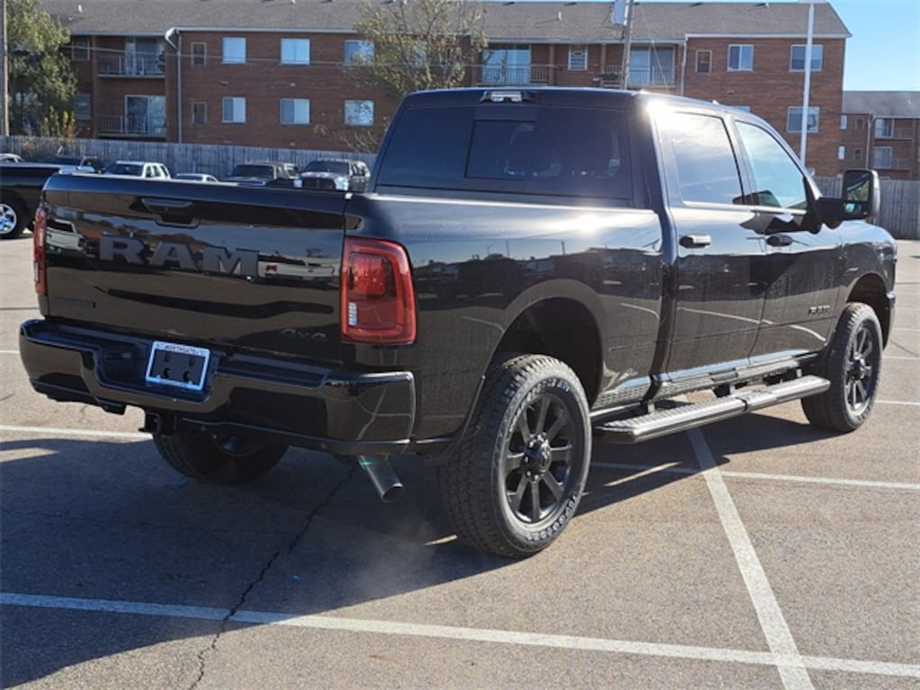 New 2026 Ram 3500 BIG HORN CREW CAB 4X4 6'4 BOX Pickup
