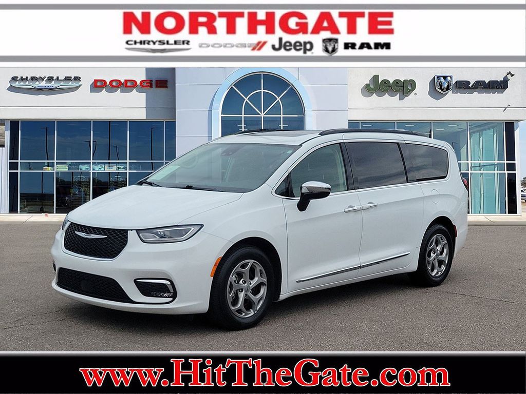 2023 Chrysler Pacifica Limited's photo