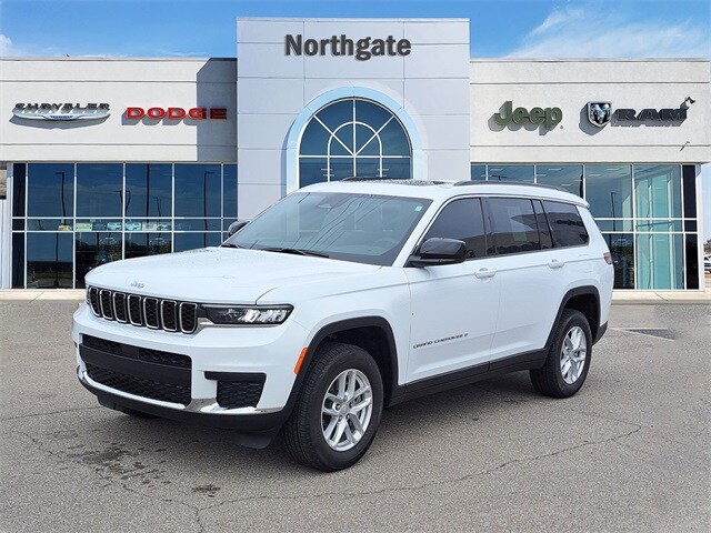 2025 Jeep Grand Cherokee Laredo photo 2