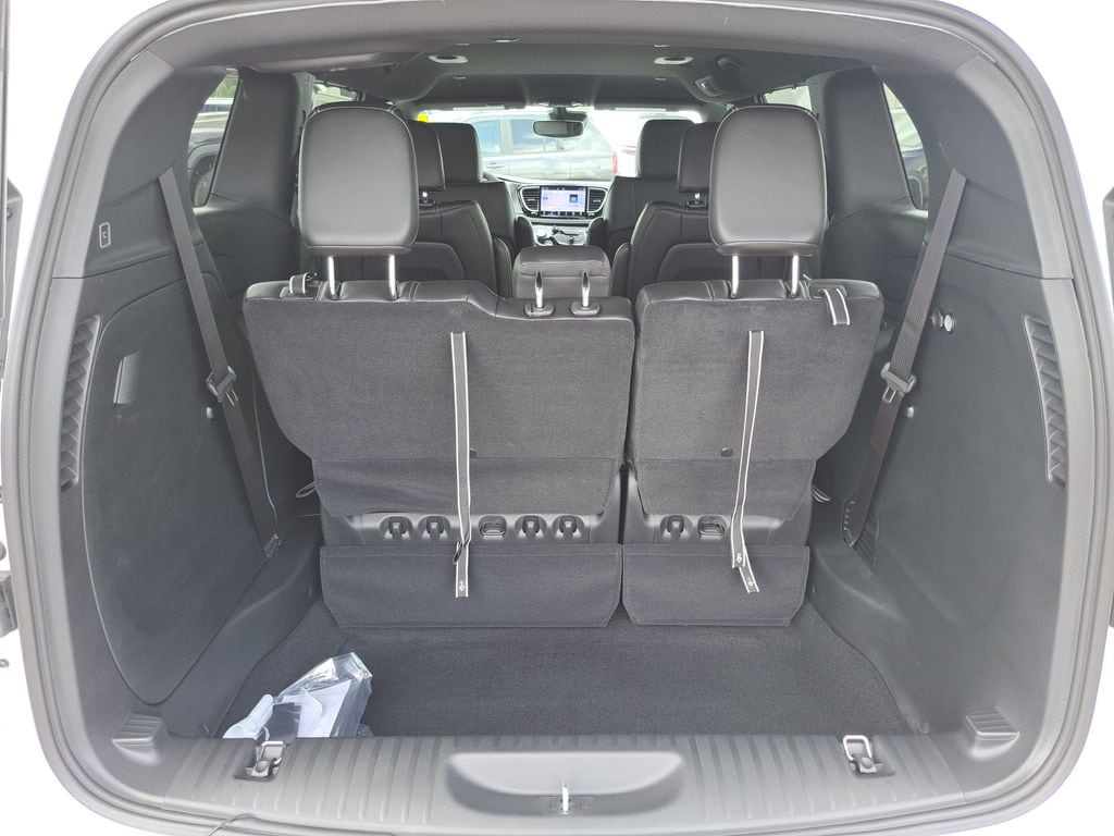 2026 Chrysler Pacifica Select - Photo 7