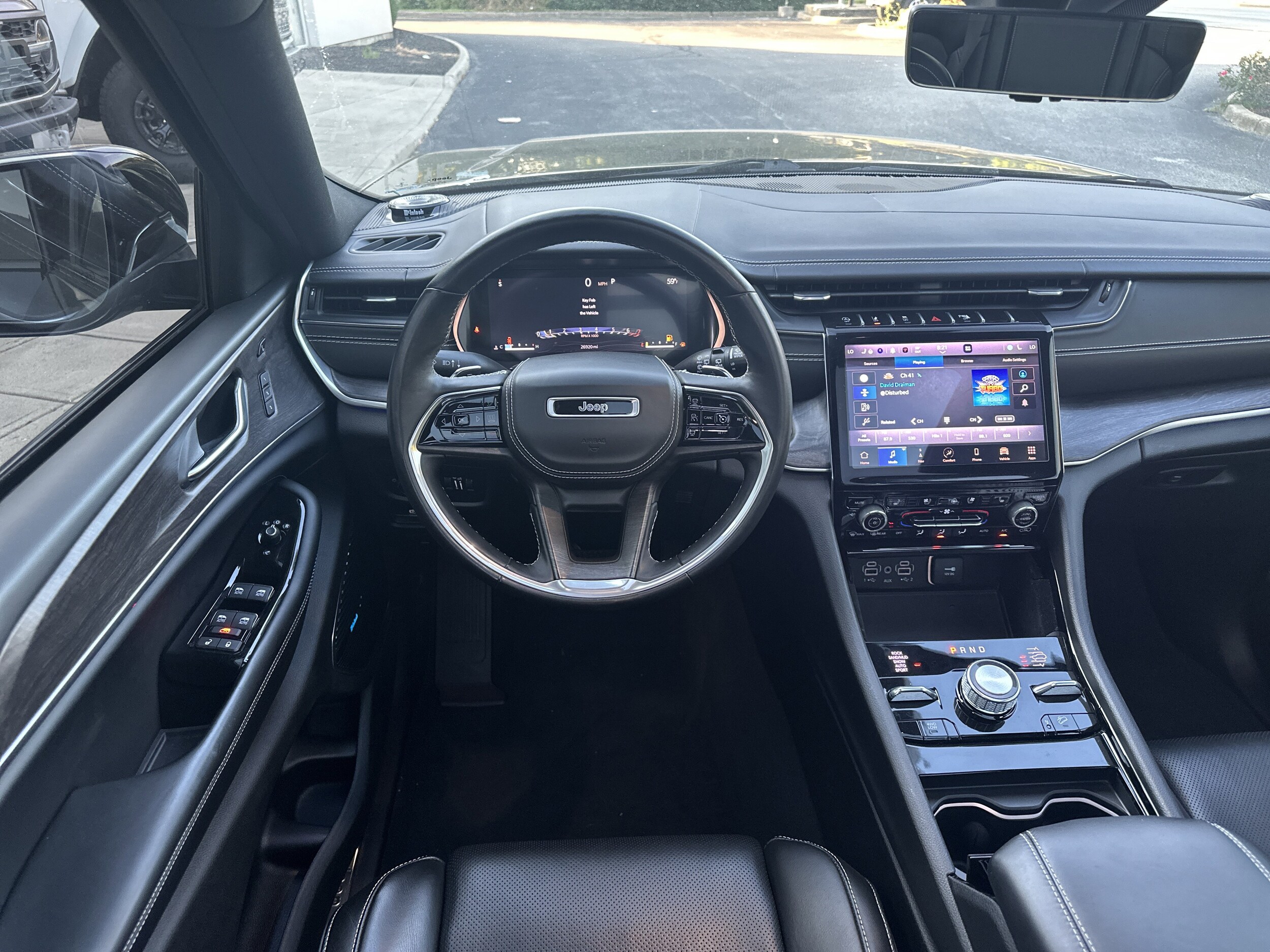 2022 Jeep Grand Cherokee Overland photo 2