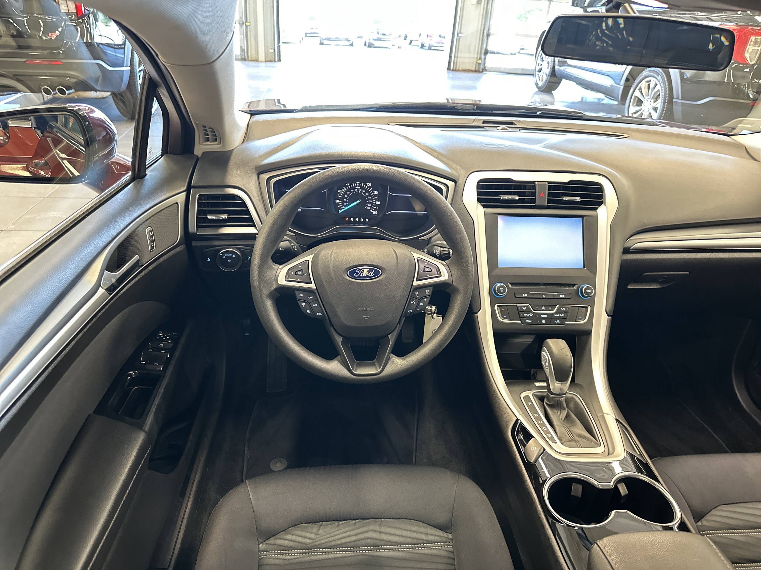 2016 Ford Fusion SE photo 2