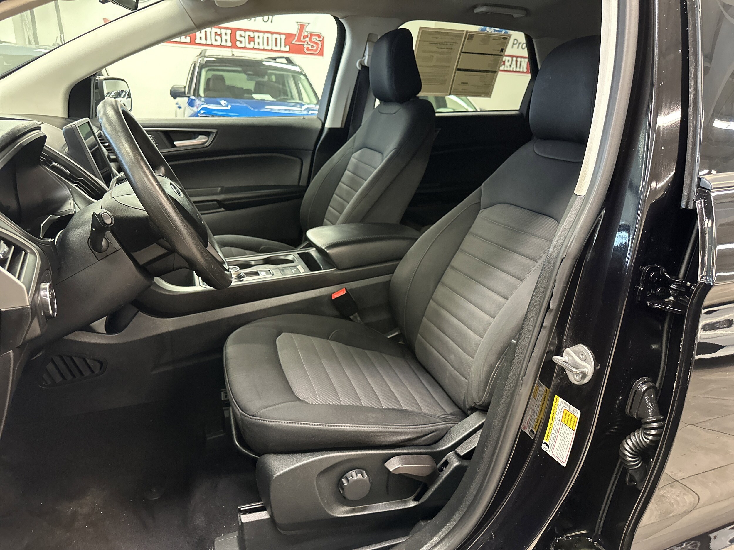 2022 Ford Edge SE photo 4