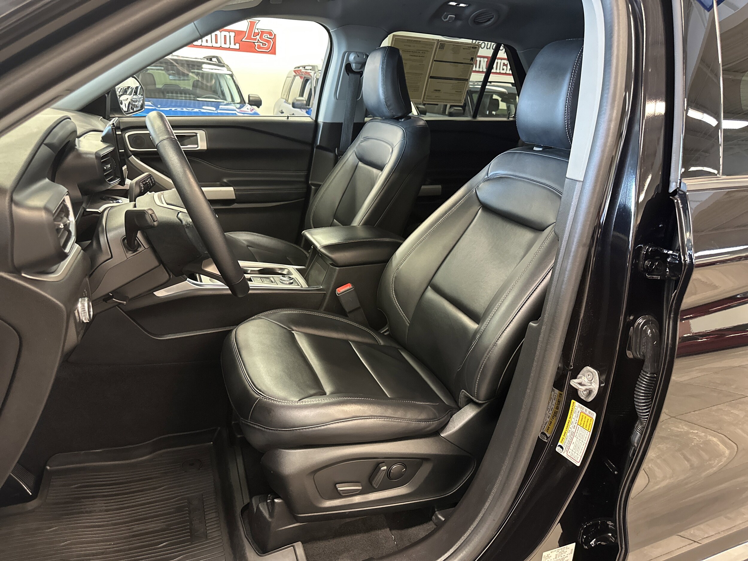 2022 Ford Explorer XLT photo 4