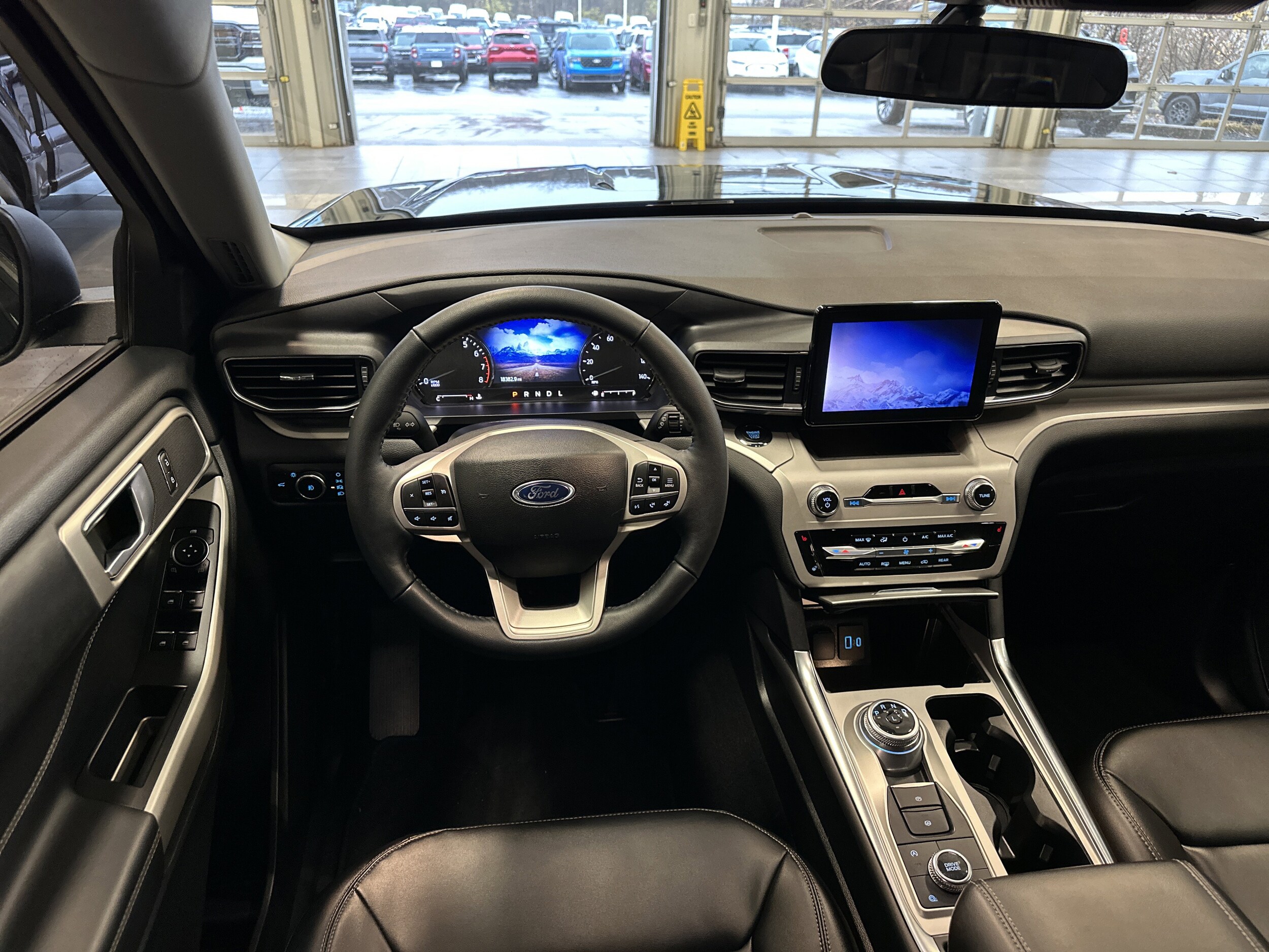 2023 Ford Explorer XLT photo 2