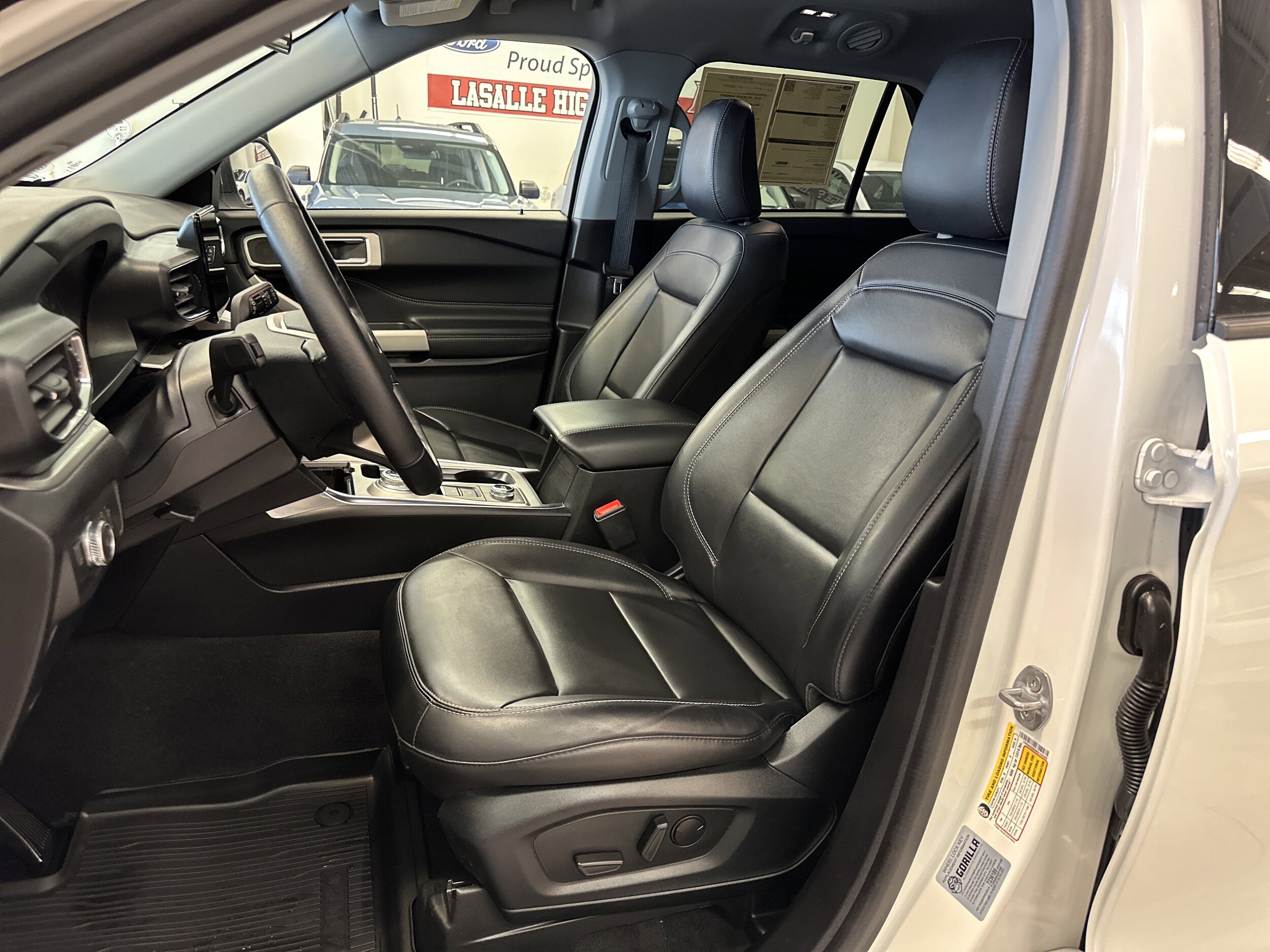 2022 Ford Explorer XLT photo 3