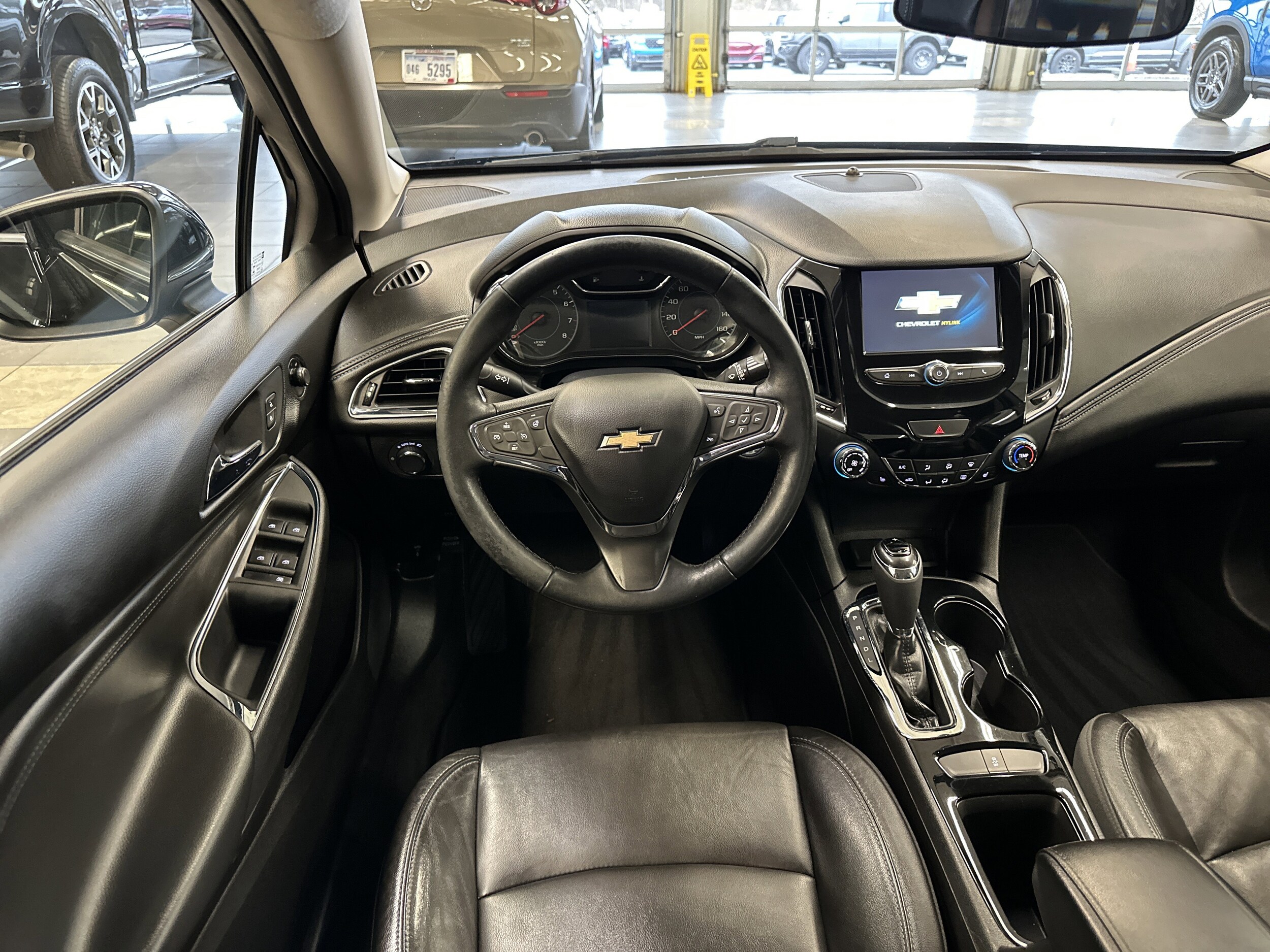 2018 Chevrolet Cruze Premier photo 2
