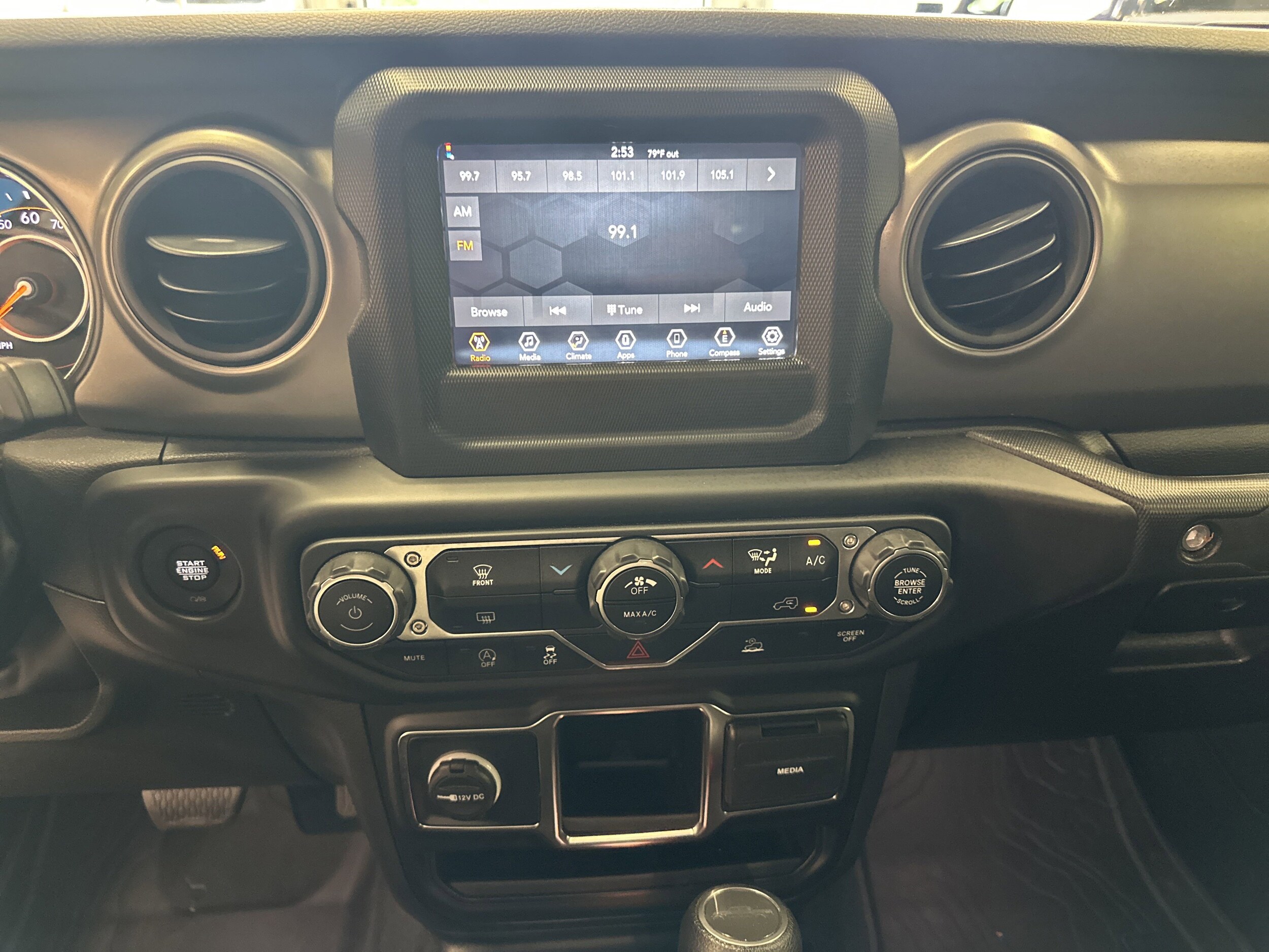 2023 Jeep Gladiator Sport photo 3