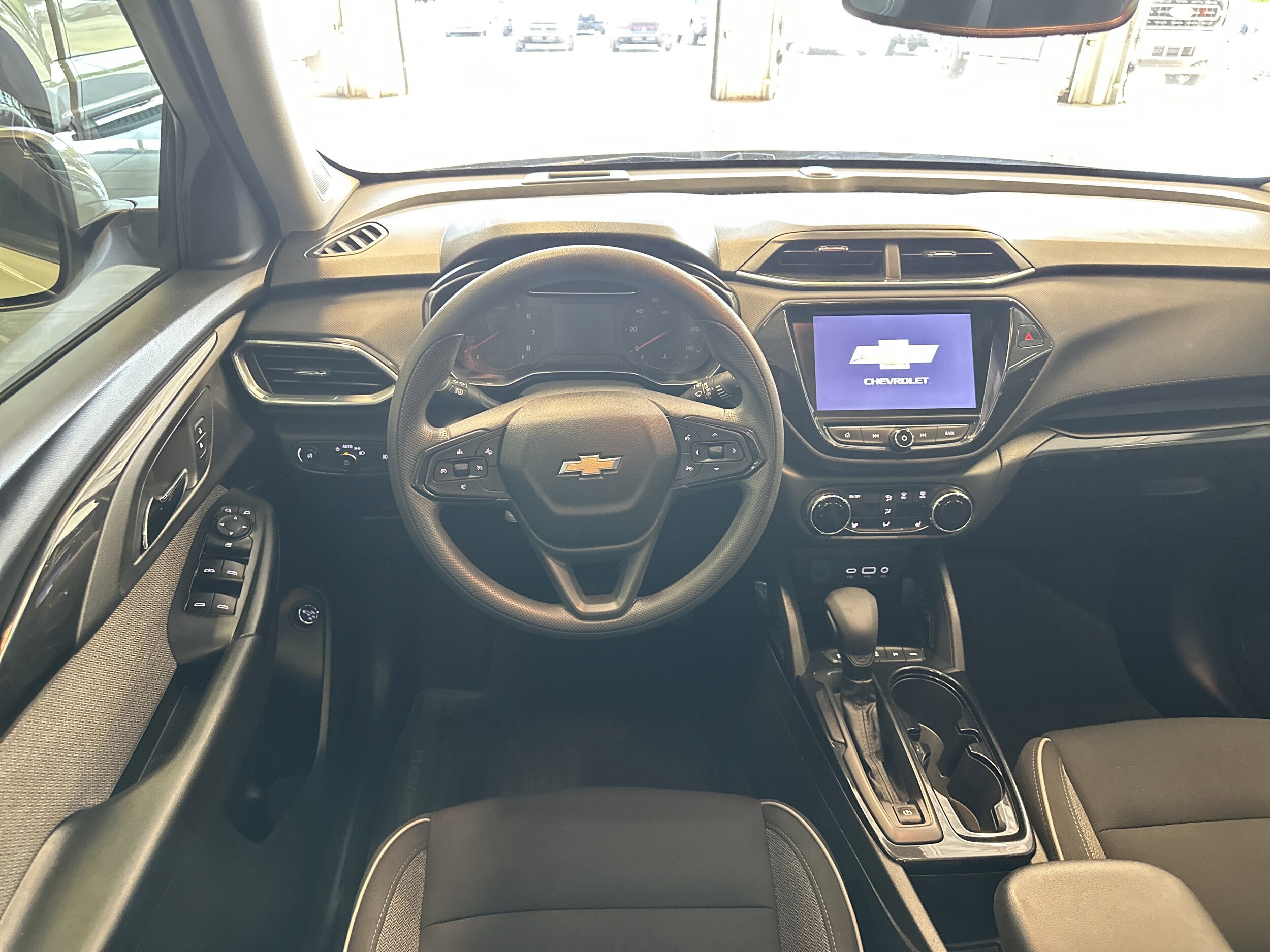 2021 Chevrolet Trailblazer LT photo 2
