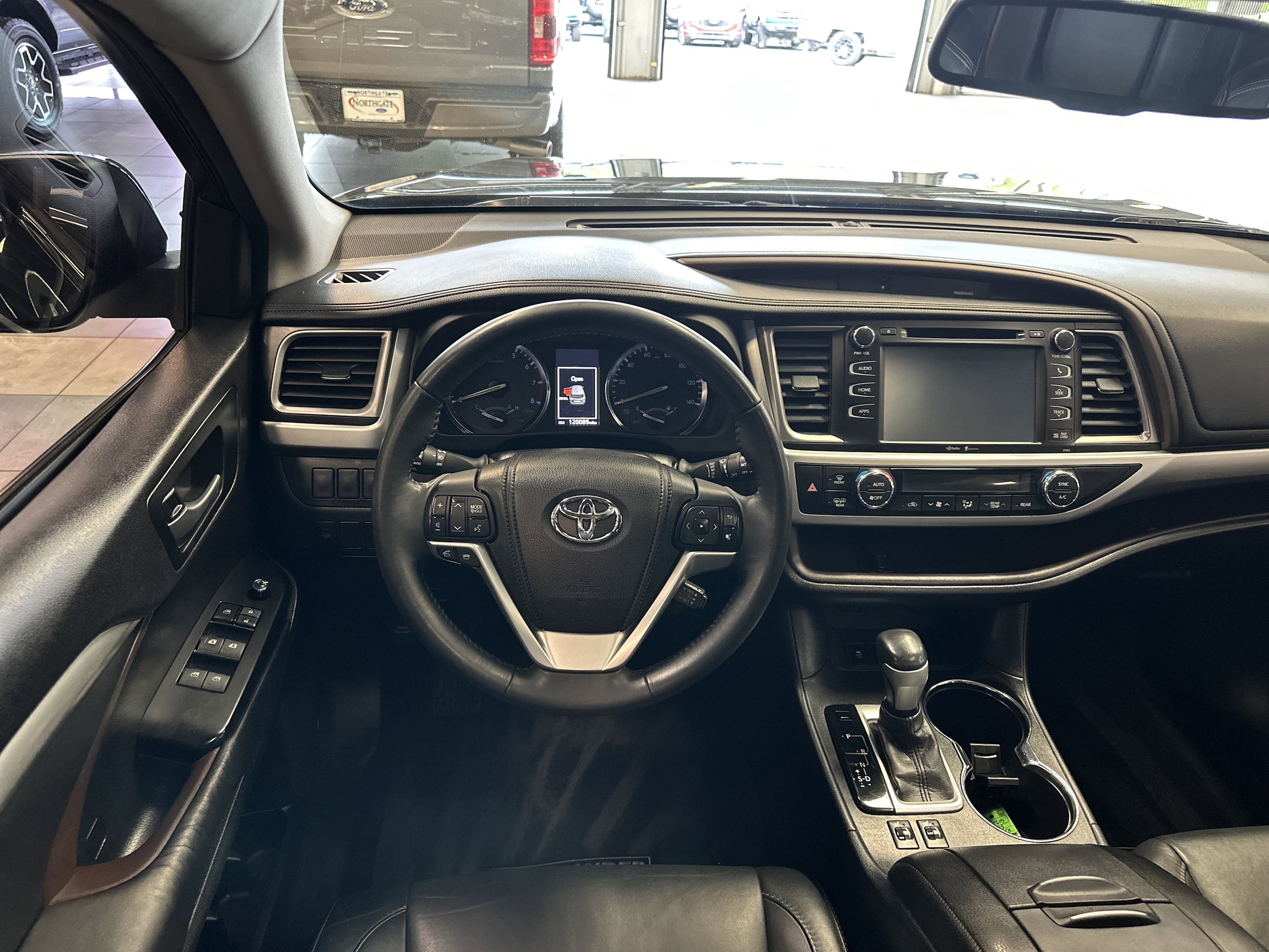 Used 2015 Toyota Highlander XLE with VIN 5TDKKRFH7FS062215 for sale in Cincinnati, OH