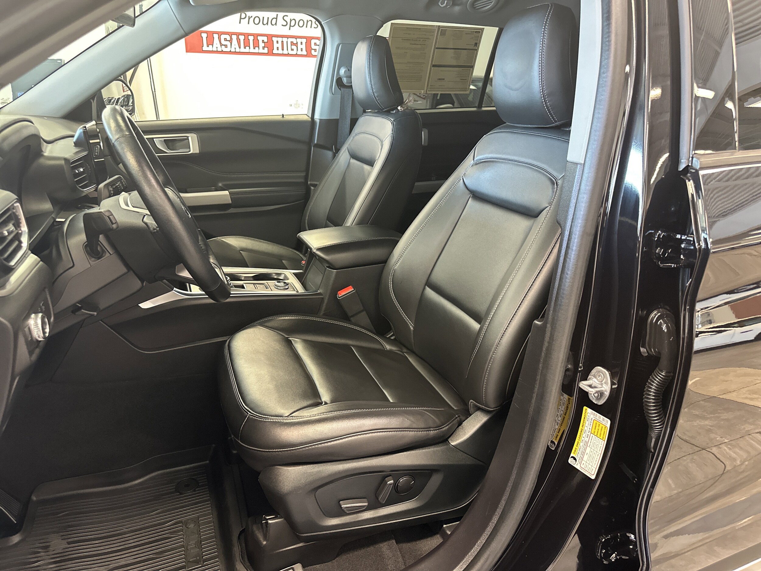 2022 Ford Explorer XLT photo 4