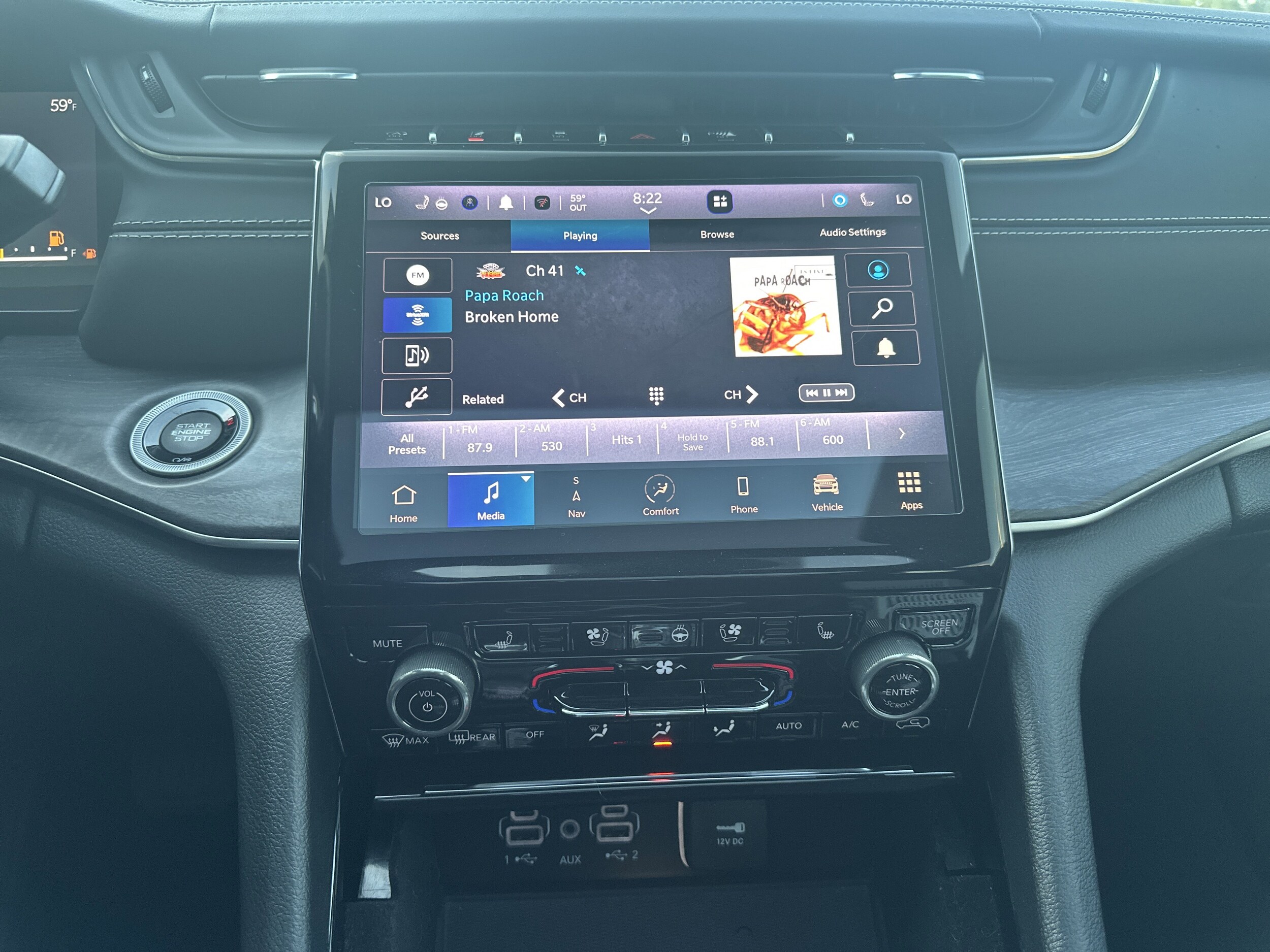 2022 Jeep Grand Cherokee Overland photo 3