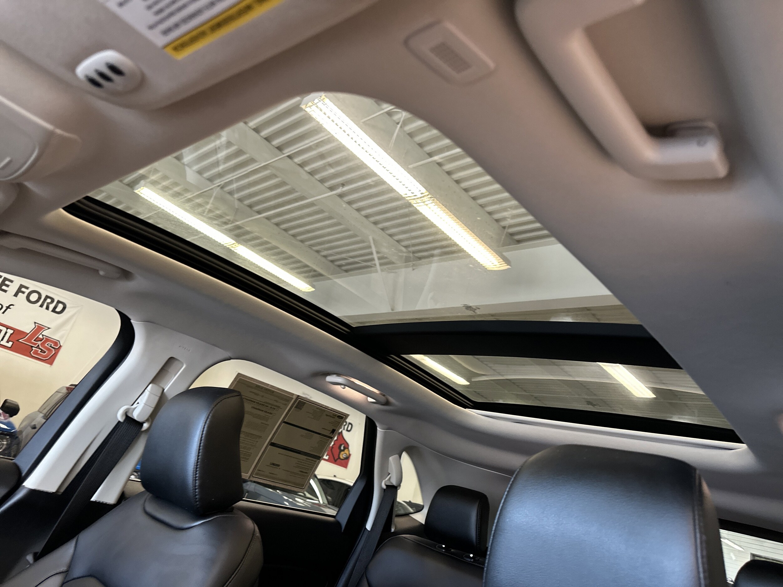 2024 Ford Edge SEL photo 4