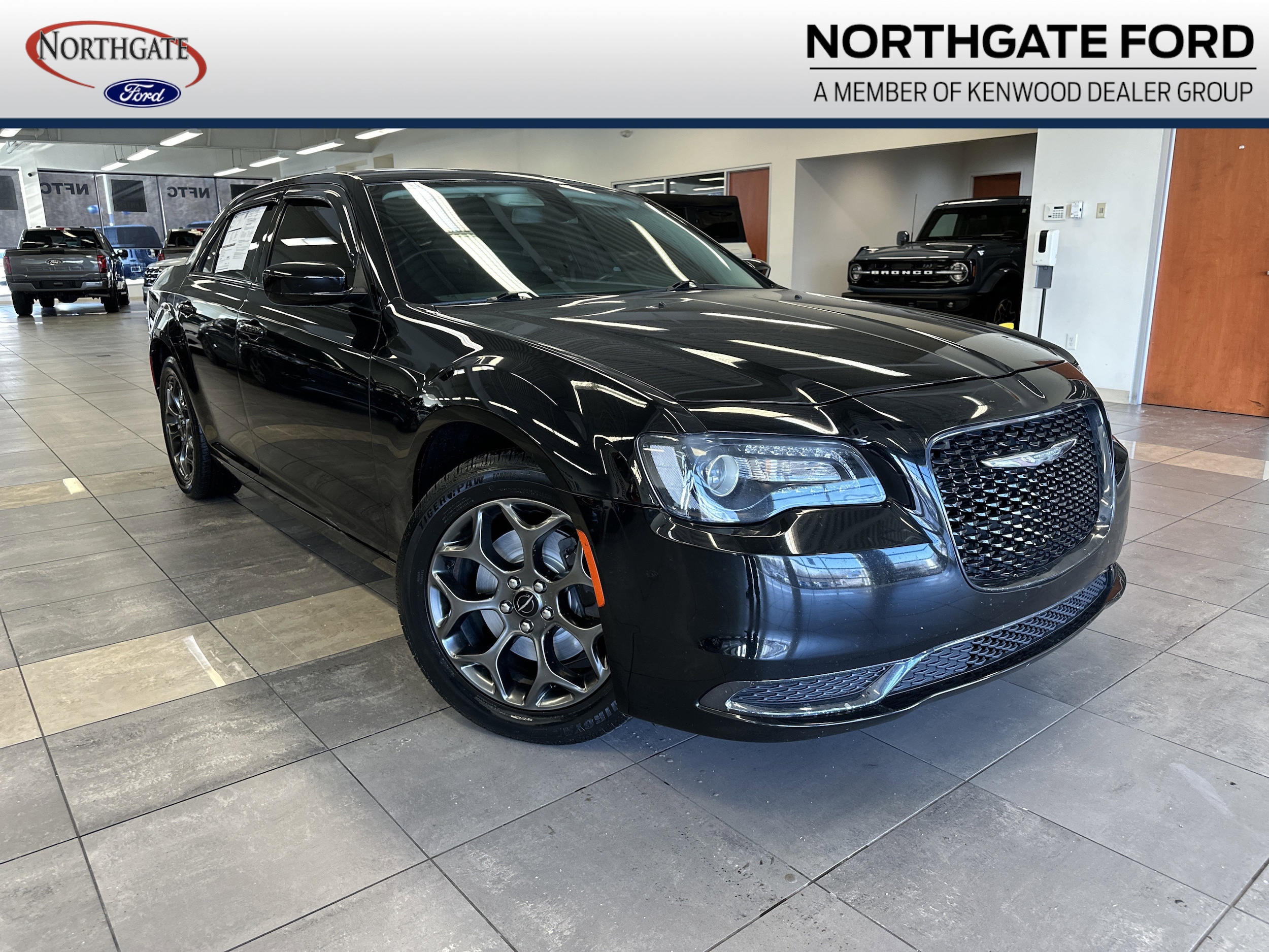 2018 Chrysler 300 Touring's photo
