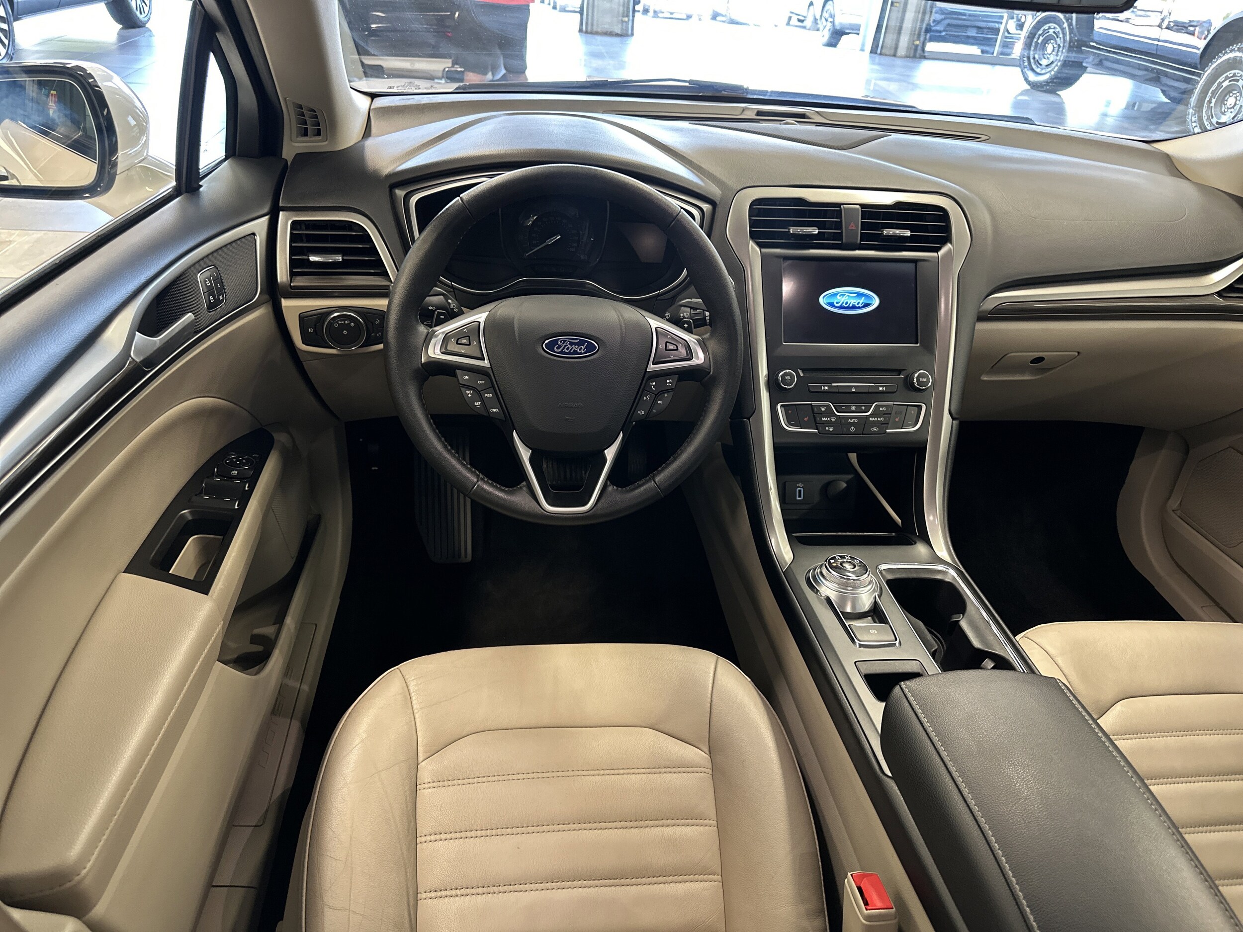 2017 Ford Fusion SE photo 2