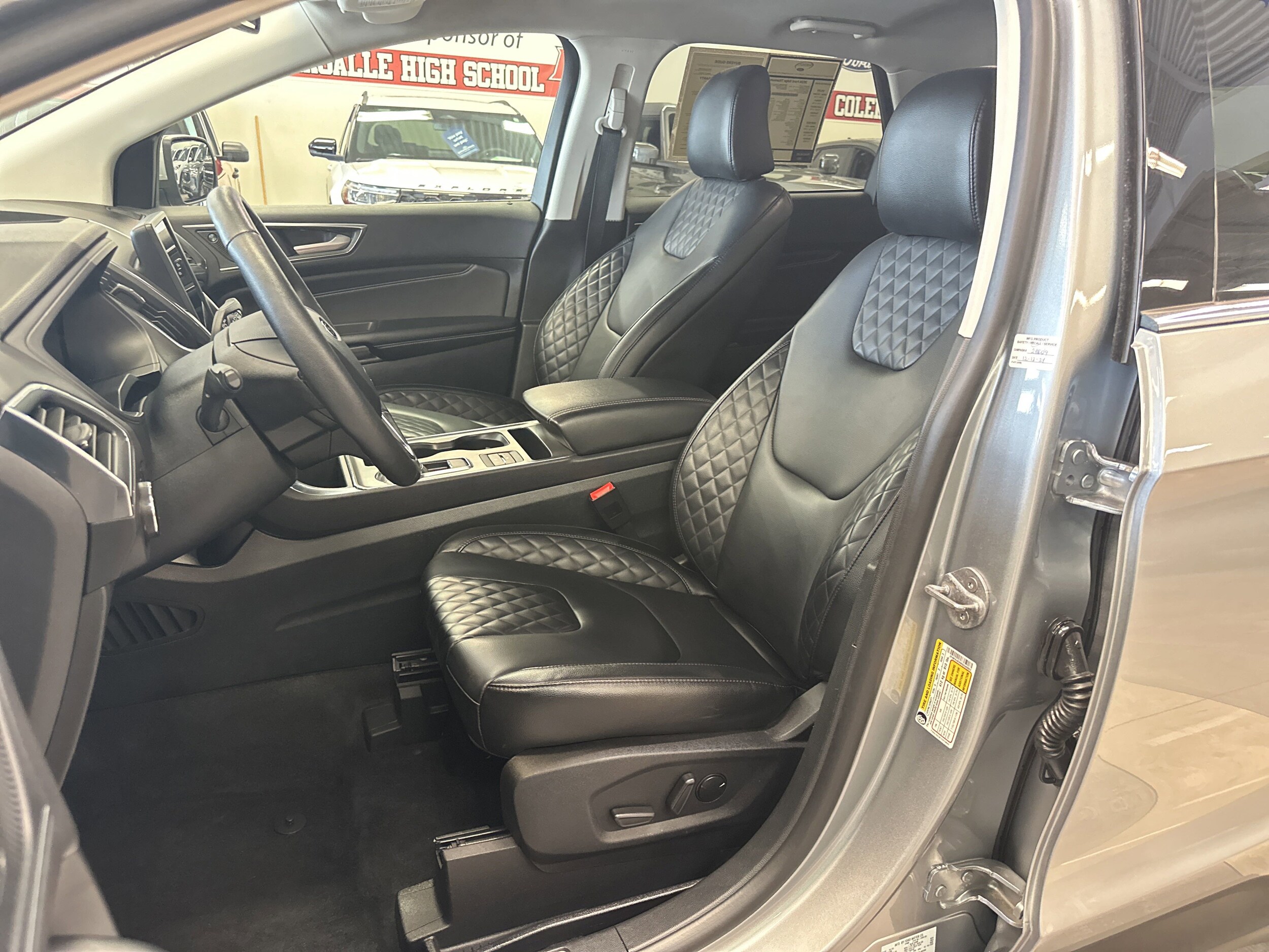 2024 Ford Edge Titanium photo 4