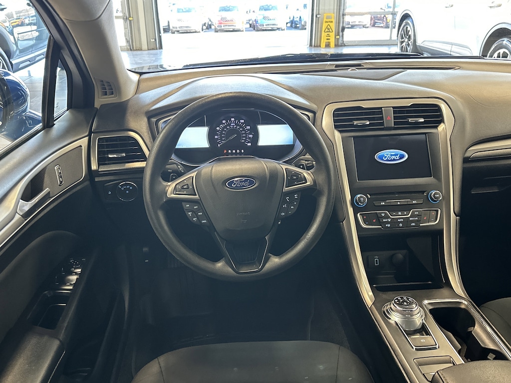 Used 2017 Ford Fusion SE Sedan