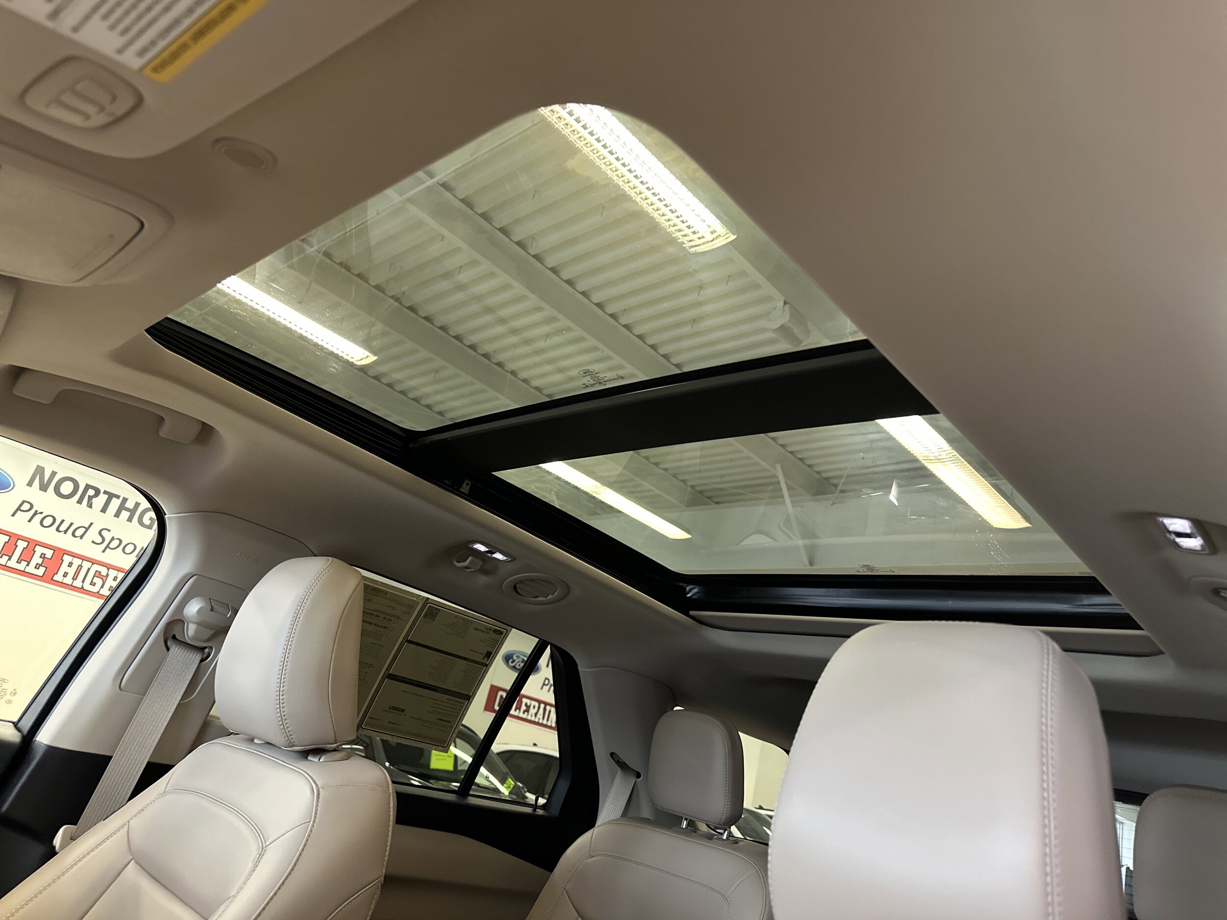 2023 Ford Explorer XLT photo 4