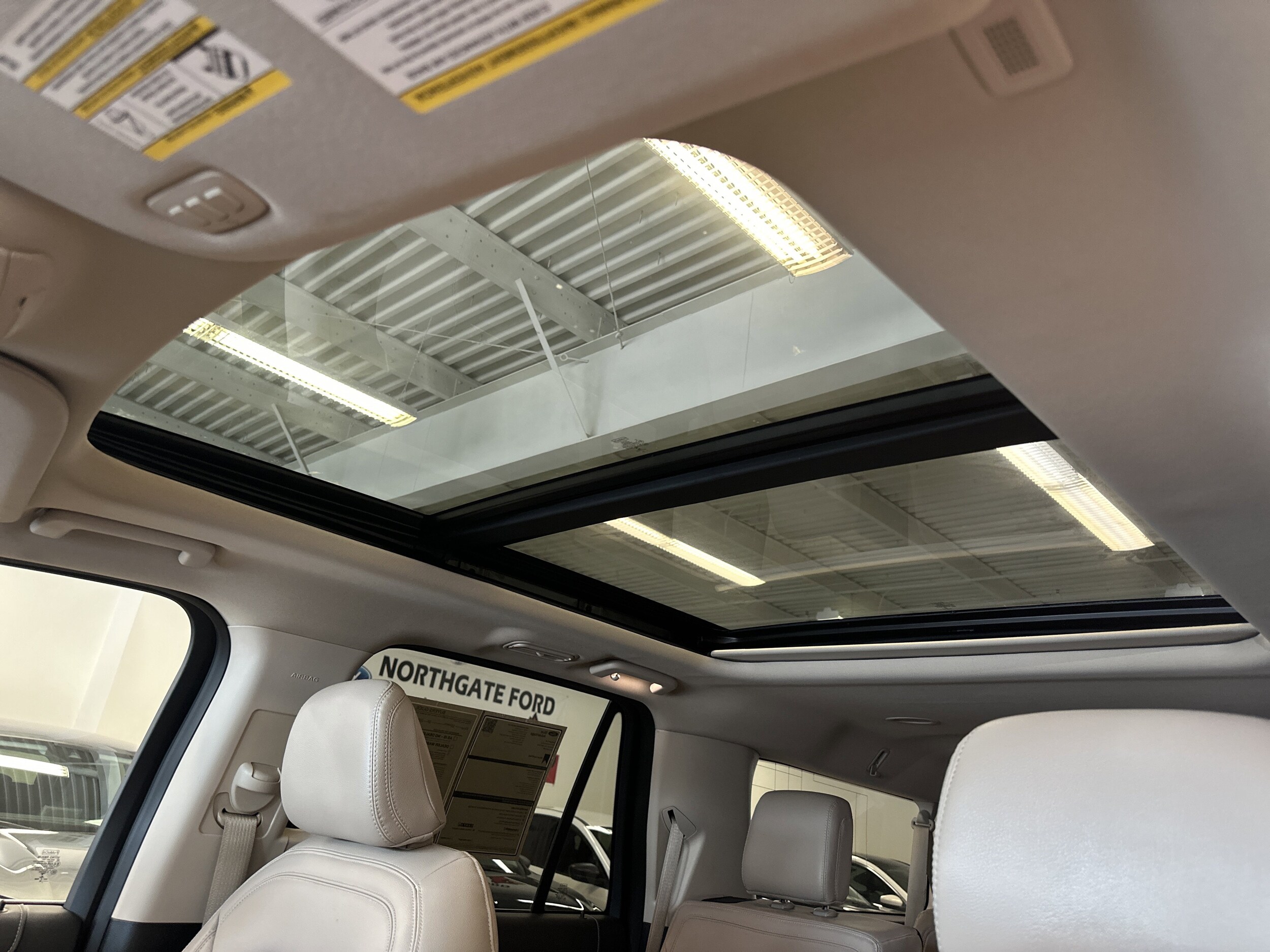 2022 Ford Expedition MAX Limited photo 3
