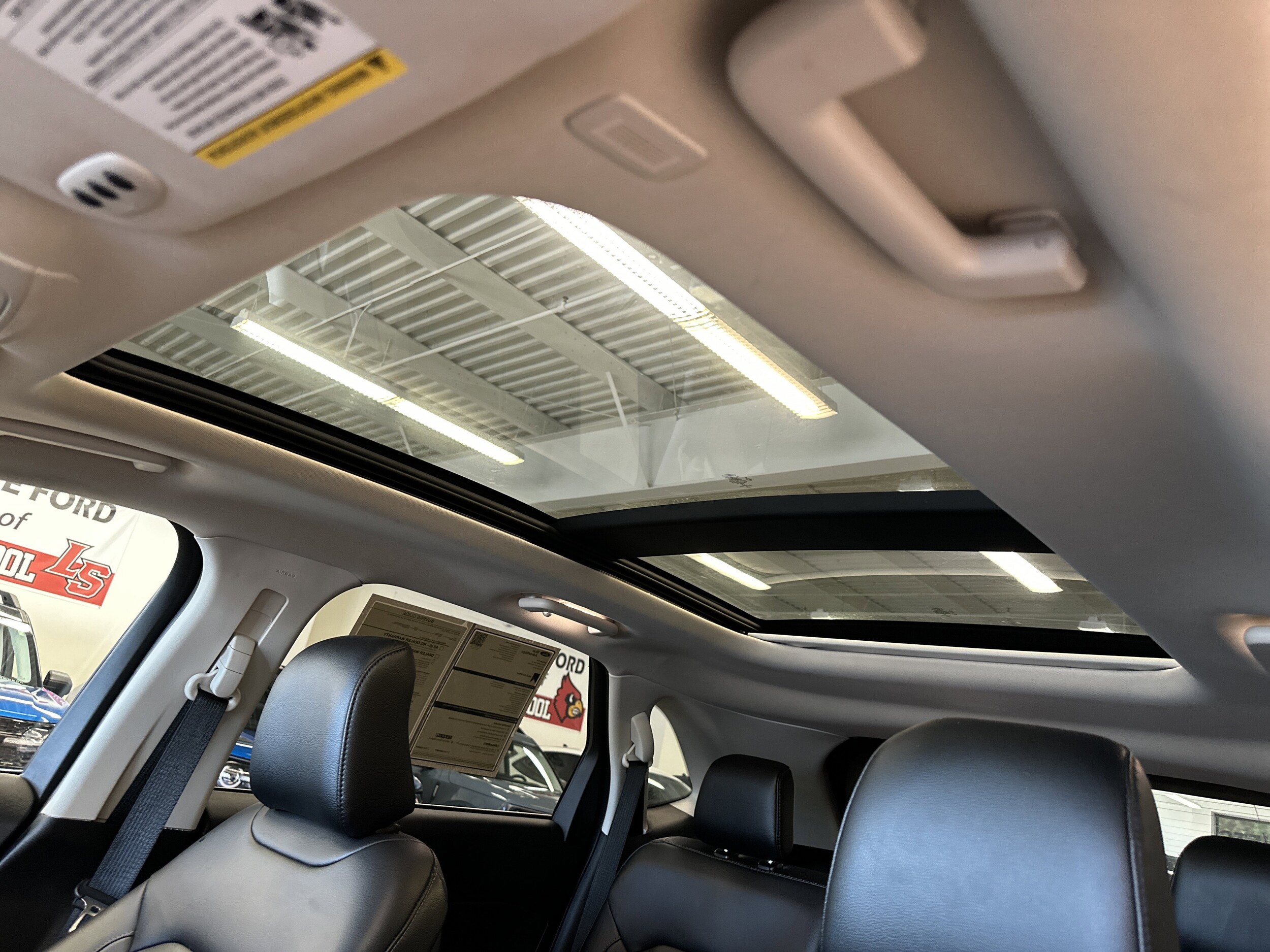 2023 Ford Edge SEL photo 4