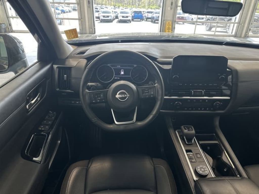 Used 2025 Nissan Pathfinder SL SUV