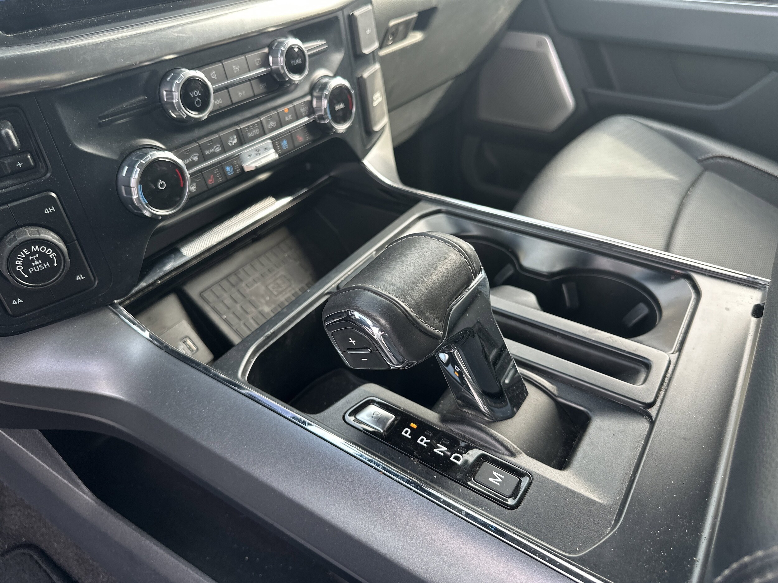 2022 Ford F-150 Lariat photo 4