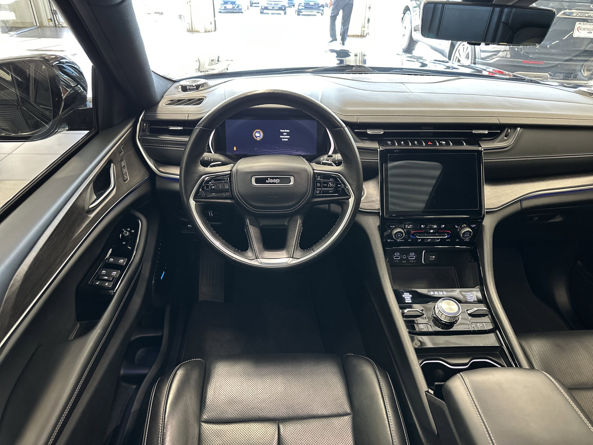 2022 Jeep Grand Cherokee Overland photo 2