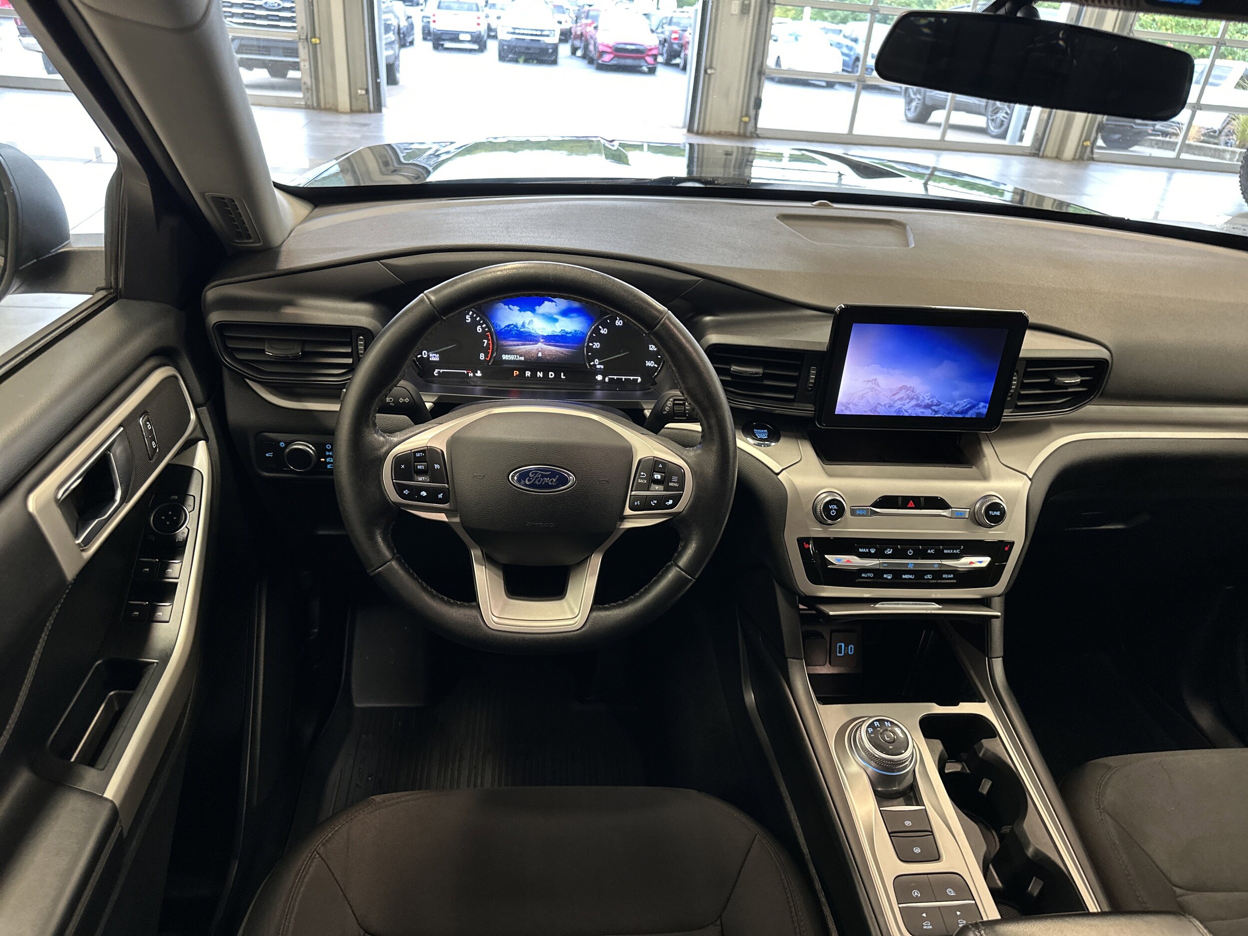 2021 Ford Explorer XLT photo 2