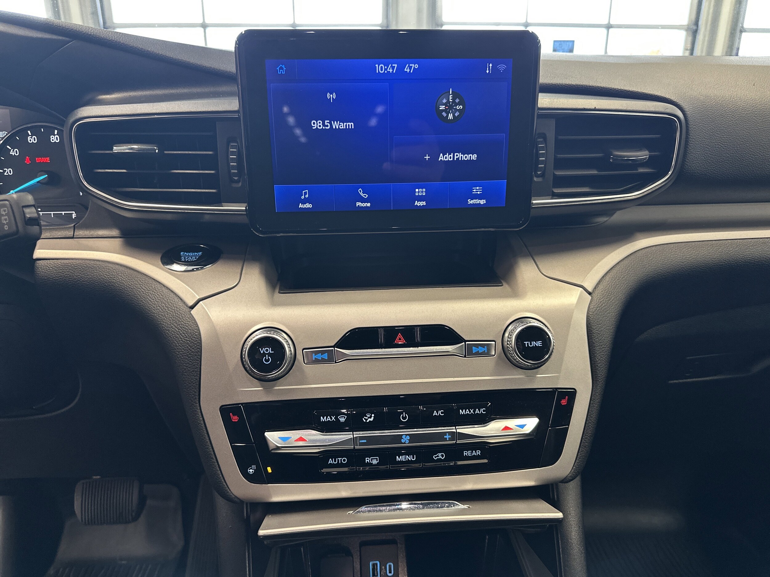 2023 Ford Explorer XLT photo 3