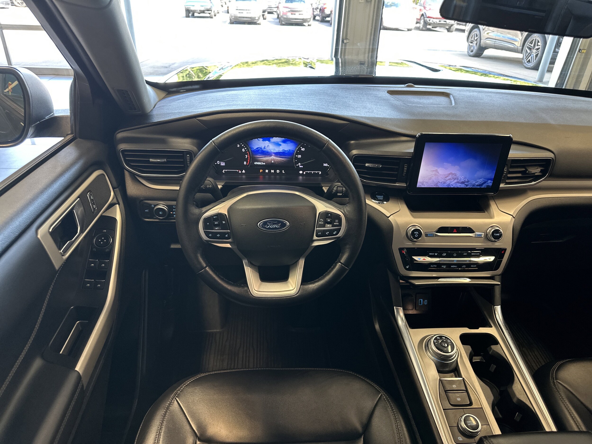 2022 Ford Explorer XLT photo 2