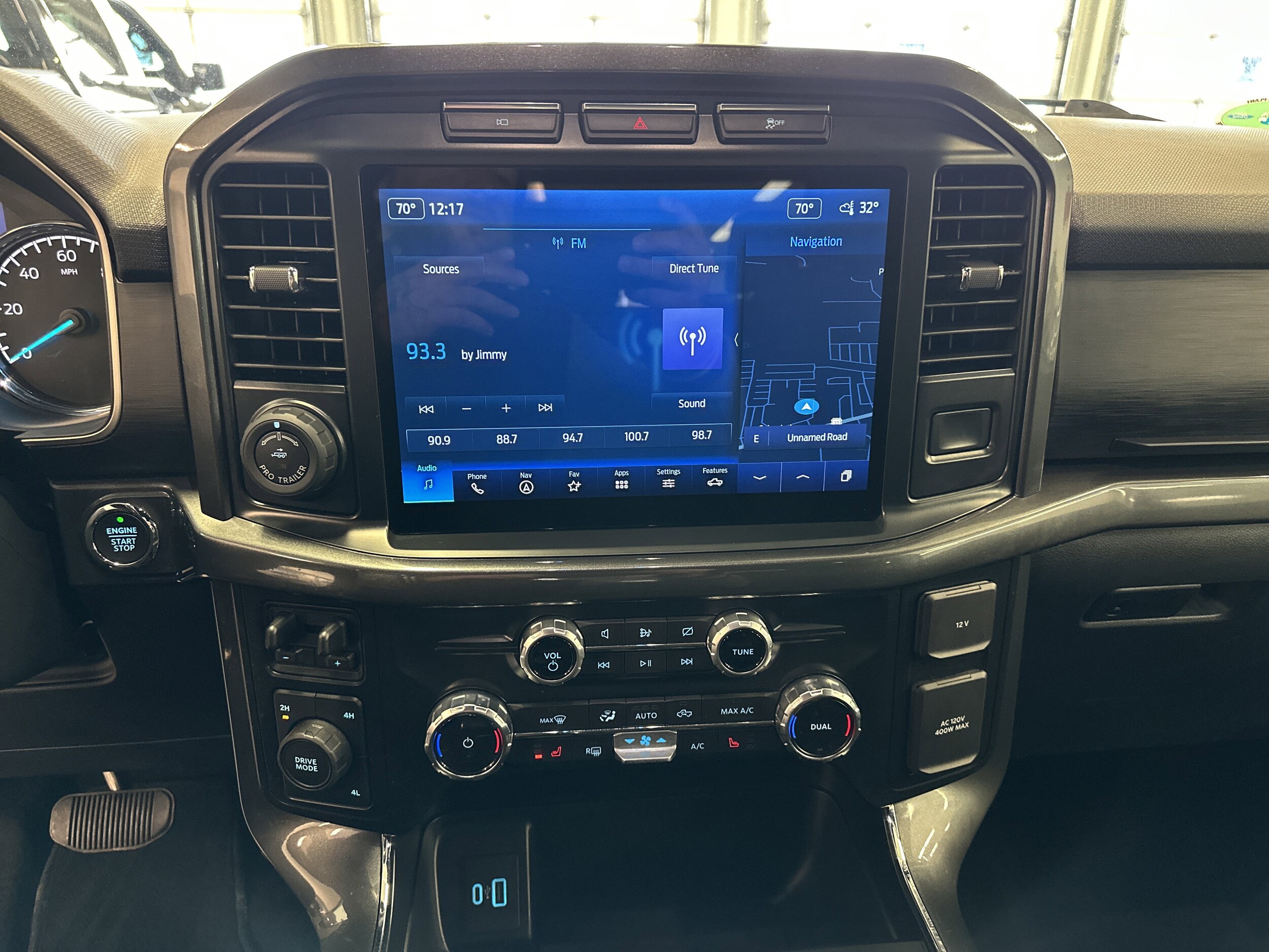 2023 Ford F-150 XLT photo 2