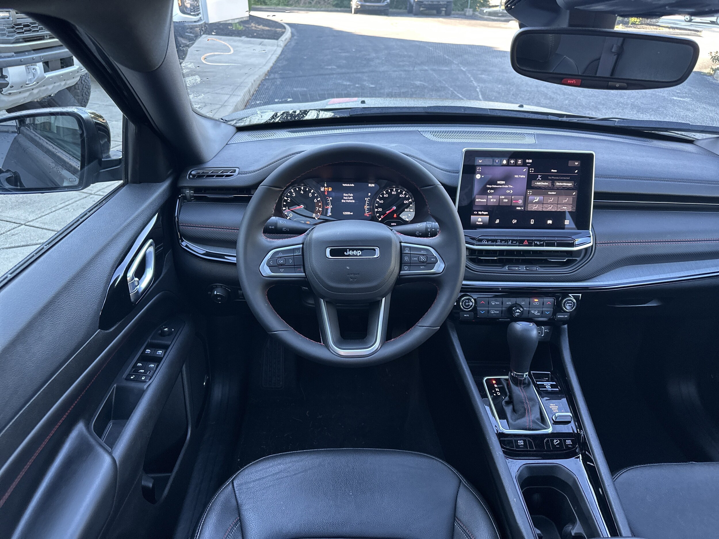 2024 Jeep Compass Trailhawk photo 2