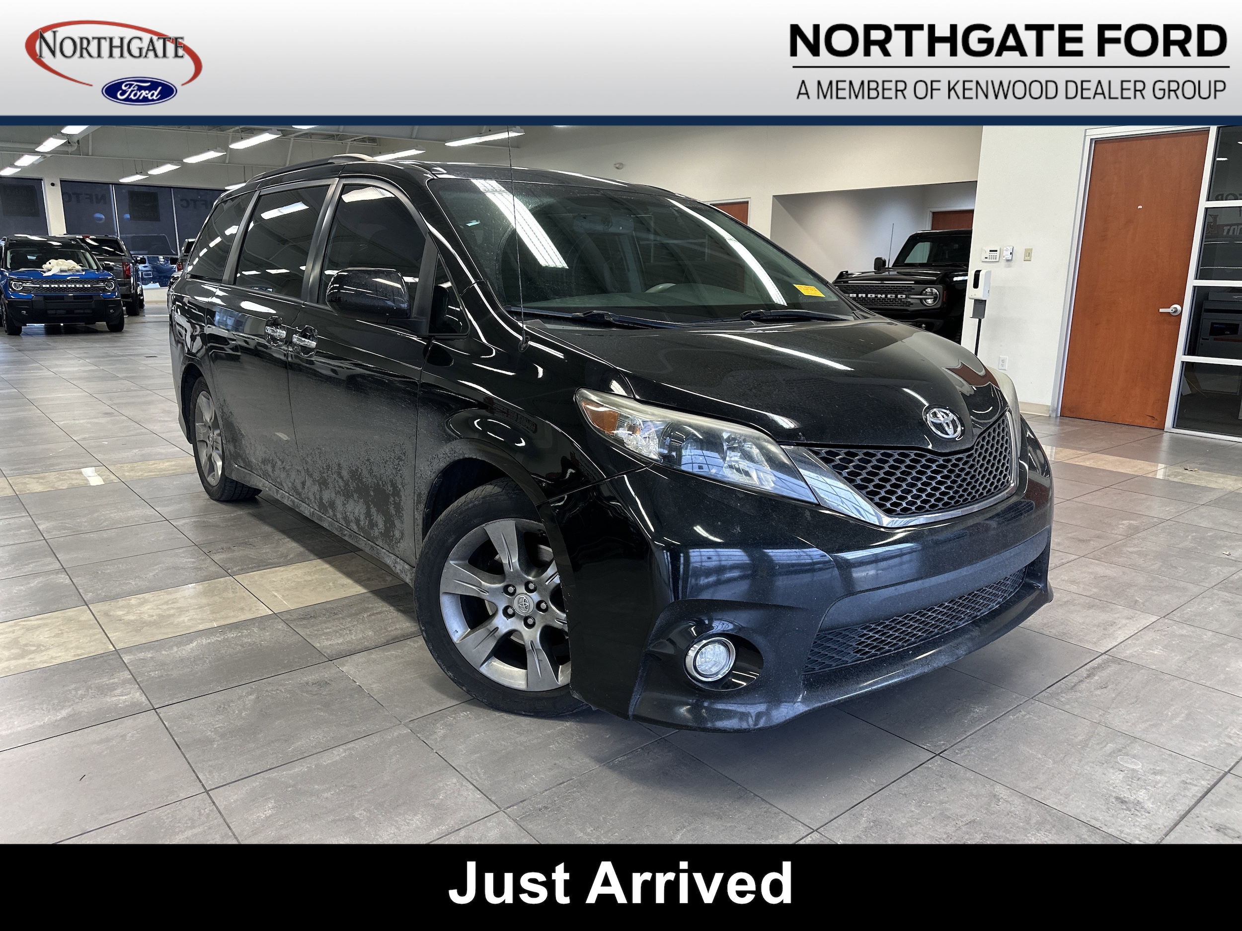 2014 Toyota Sienna SE's photo