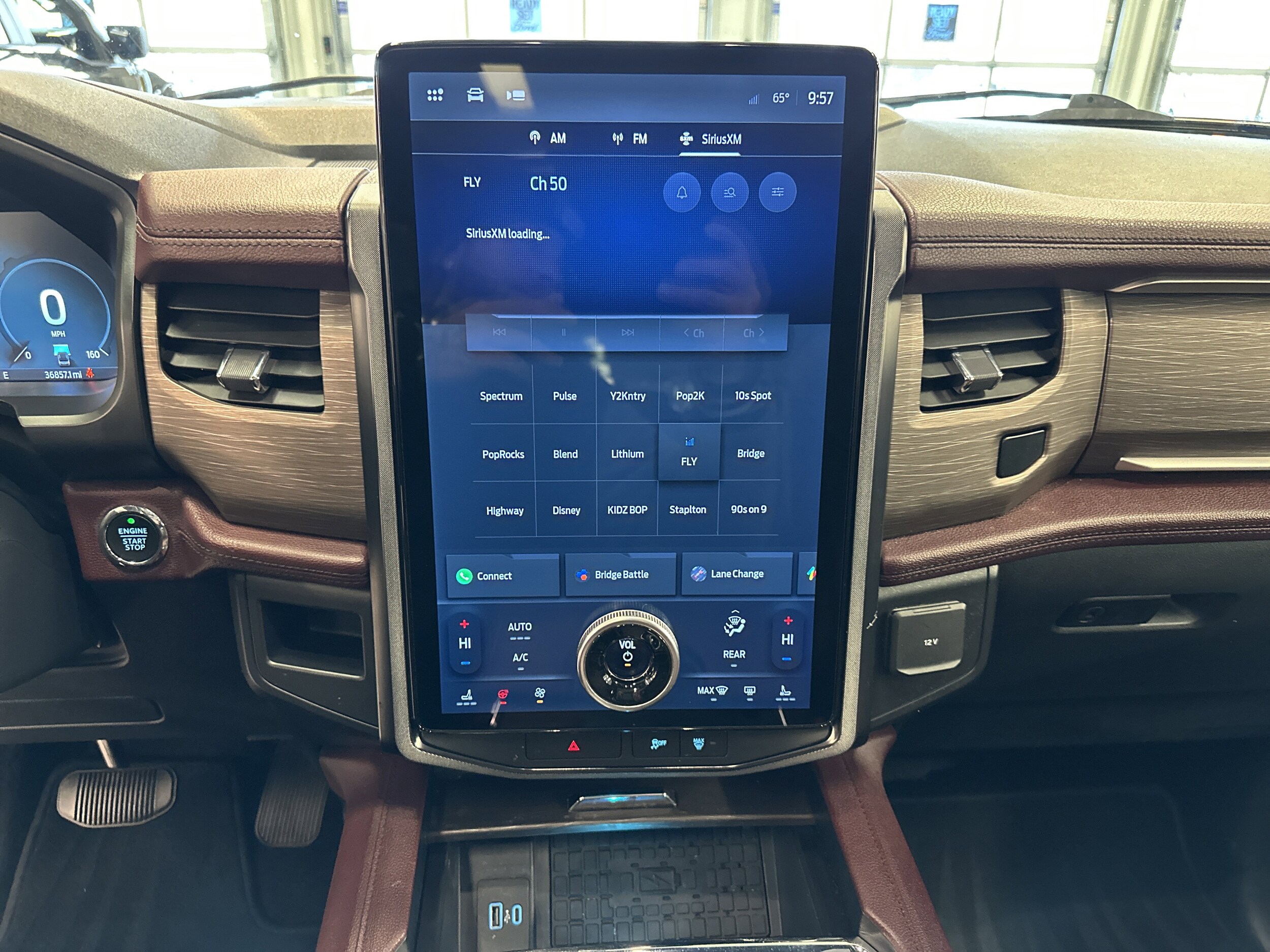 2022 Ford Expedition Limited photo 2