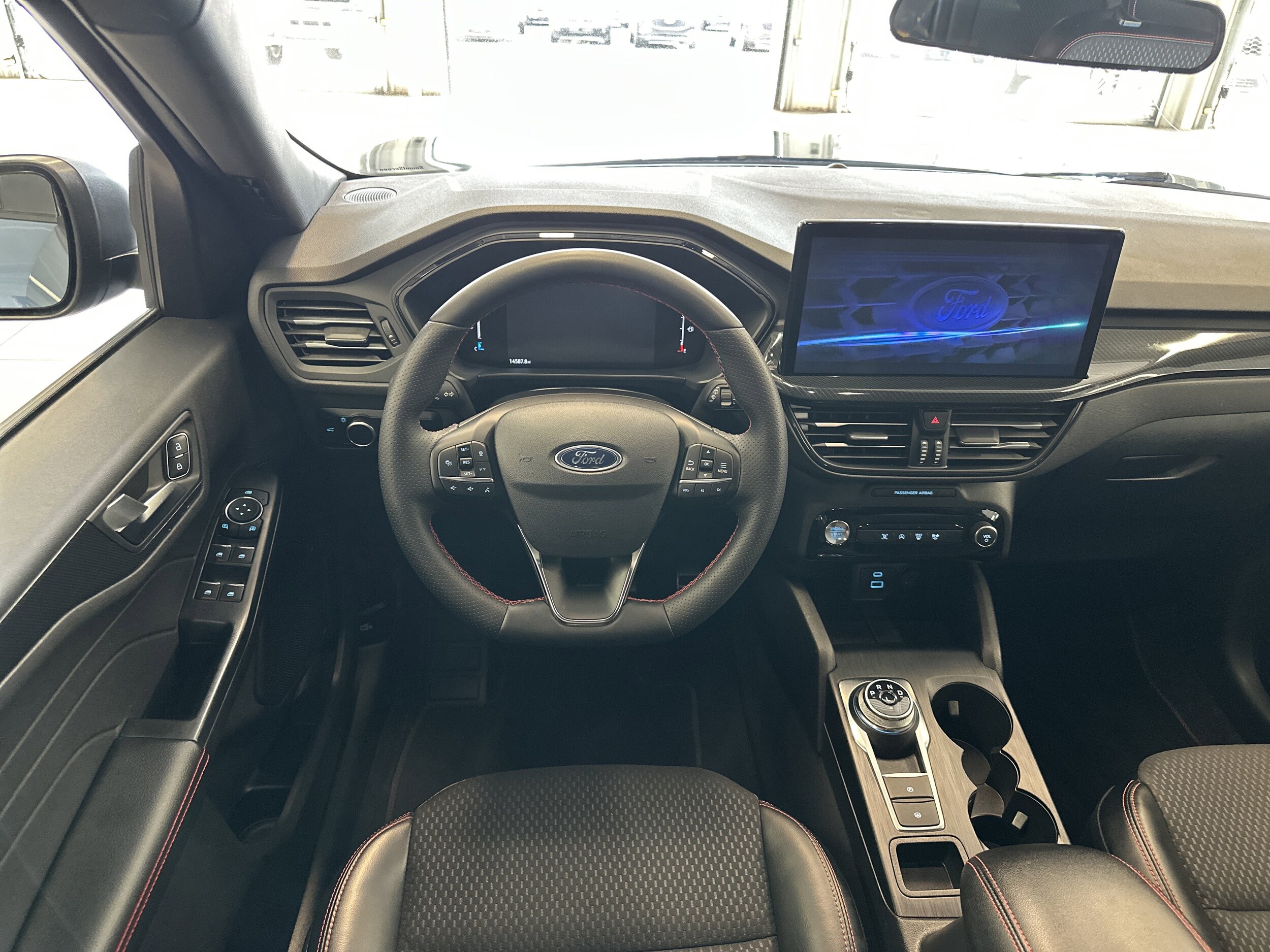 2023 Ford Escape ST-Line photo 2