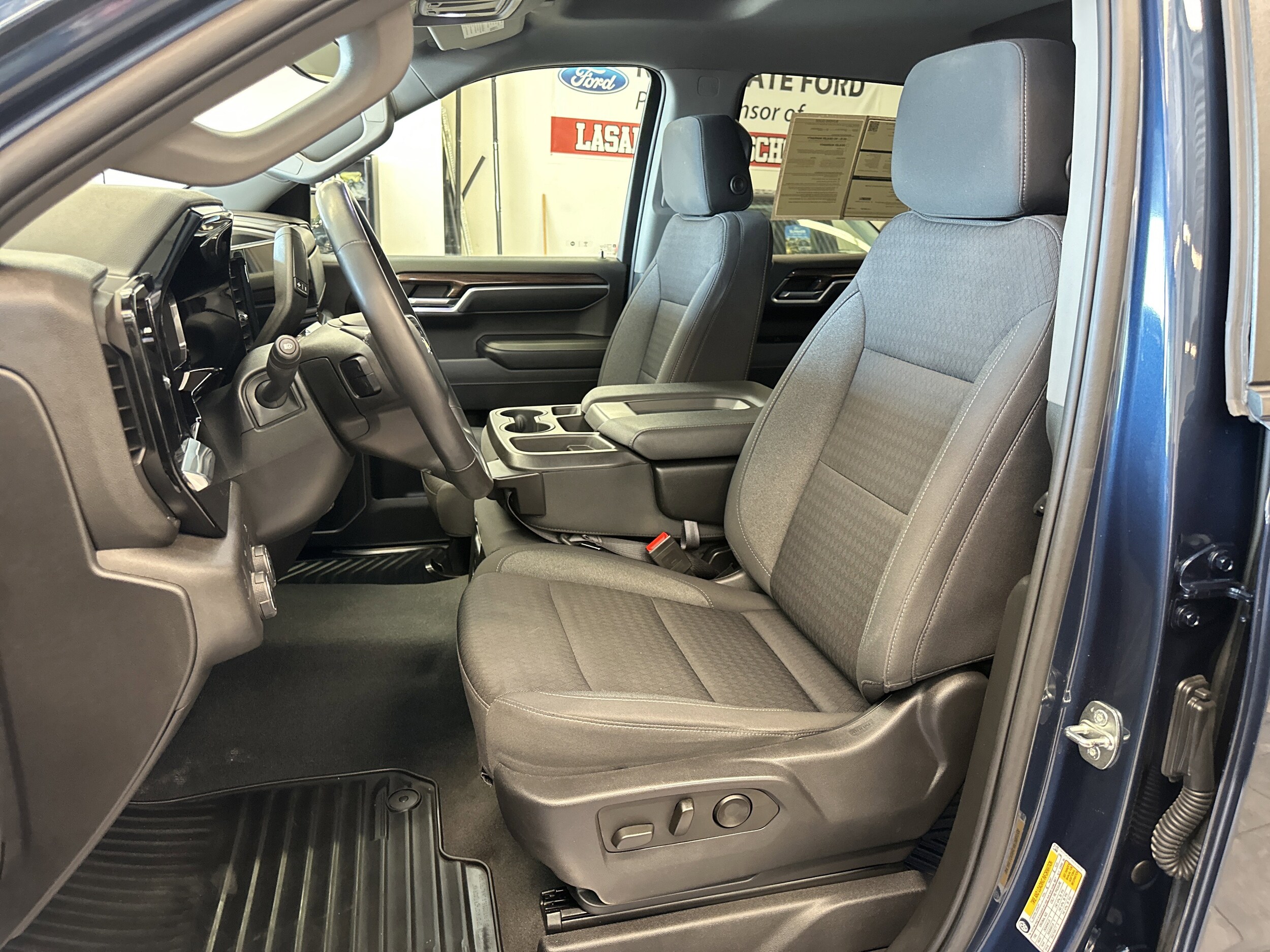 2022 Chevrolet Silverado 1500 LT photo 4