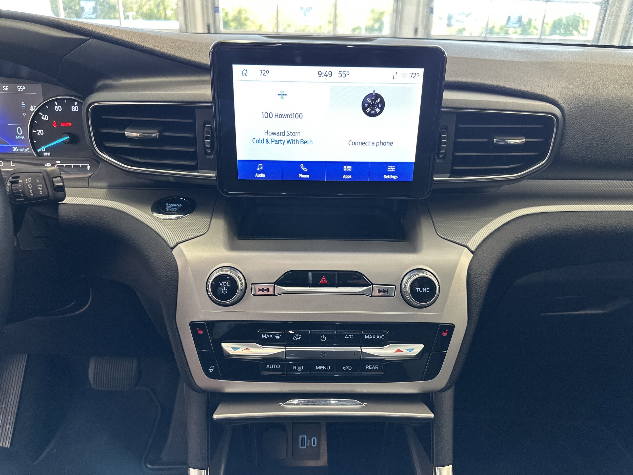 2022 Ford Explorer XLT photo 3
