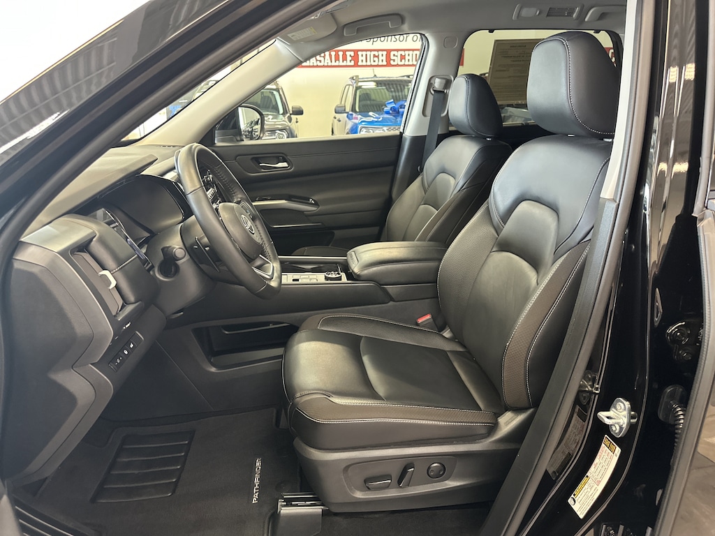 Used 2025 Nissan Pathfinder SL SUV
