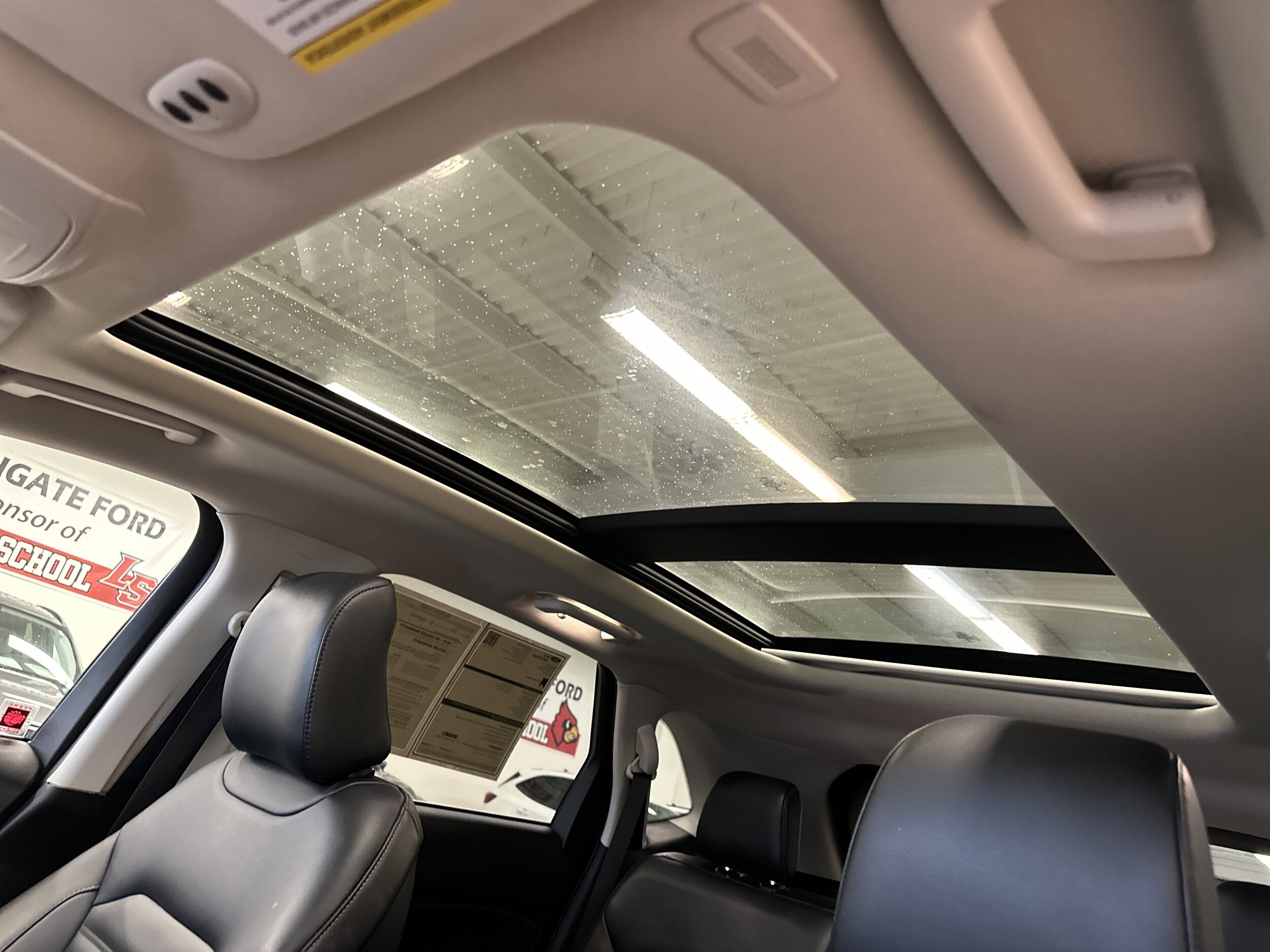 2022 Ford Edge SEL photo 4